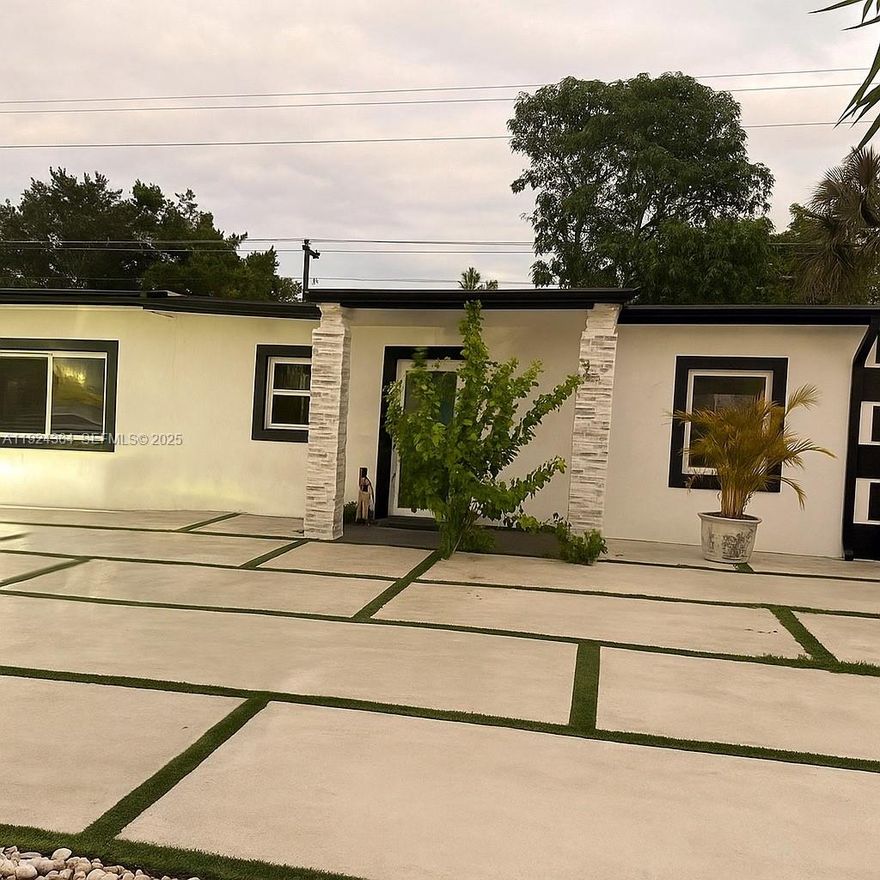 Charming 2-bedroom, 1.5-bath rental located in the heart of Miami! This cozy home offers a spacious layout and a beautiful backyard perfect for family time, entertaining, or simply relaxing outdoors. Conveniently situated near shopping, schools, and major highways. Don’t miss this great opportunity!