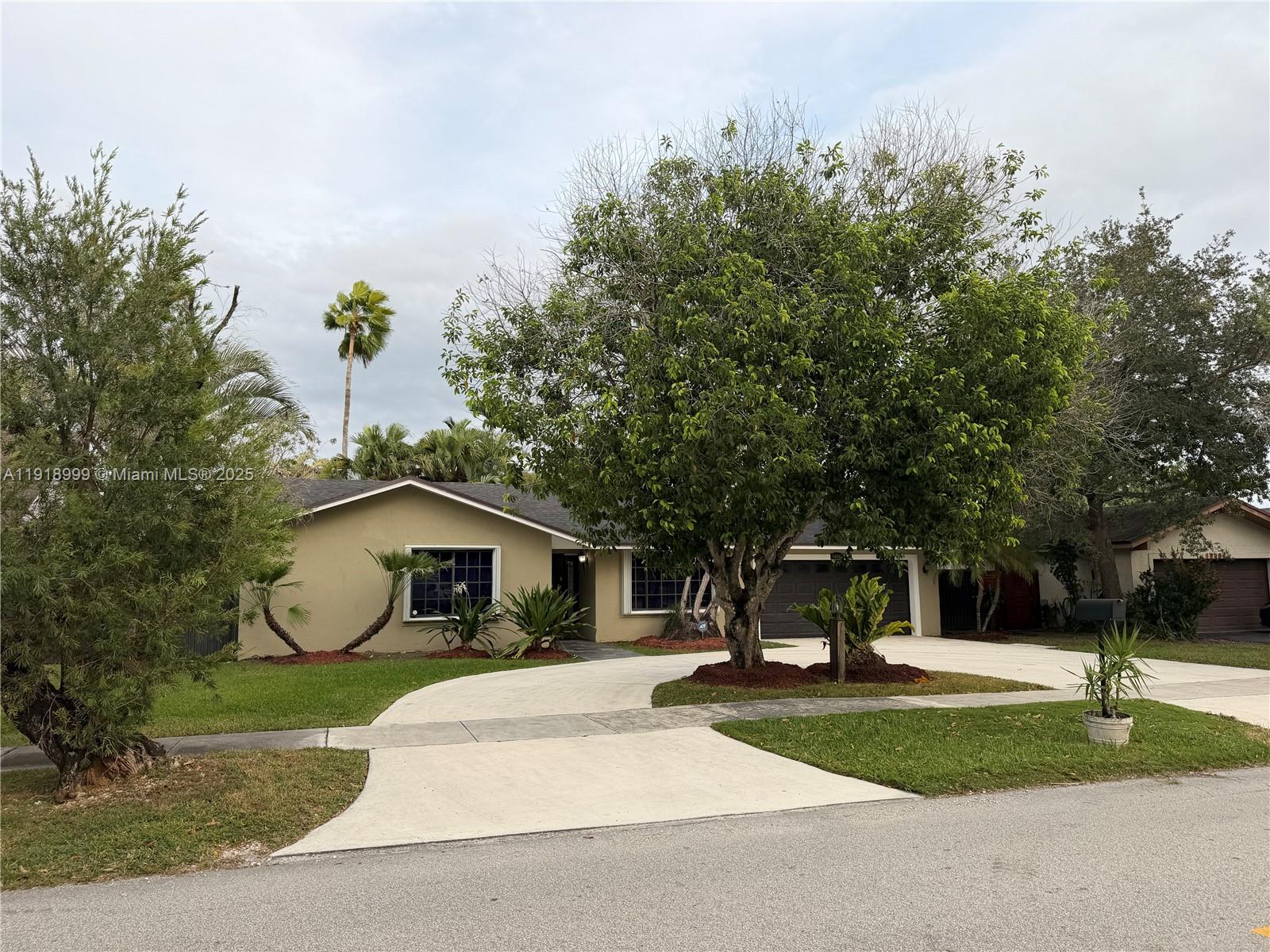 FIRST ADDN TO CALUSA CLUB - Residential