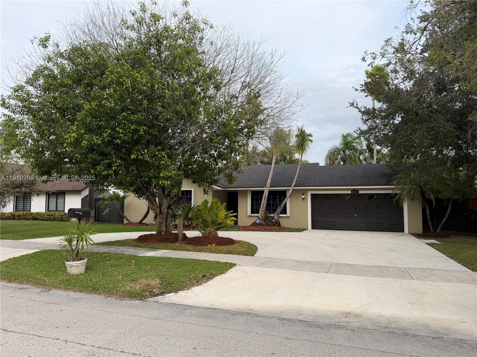 FIRST ADDN TO CALUSA CLUB - Residential