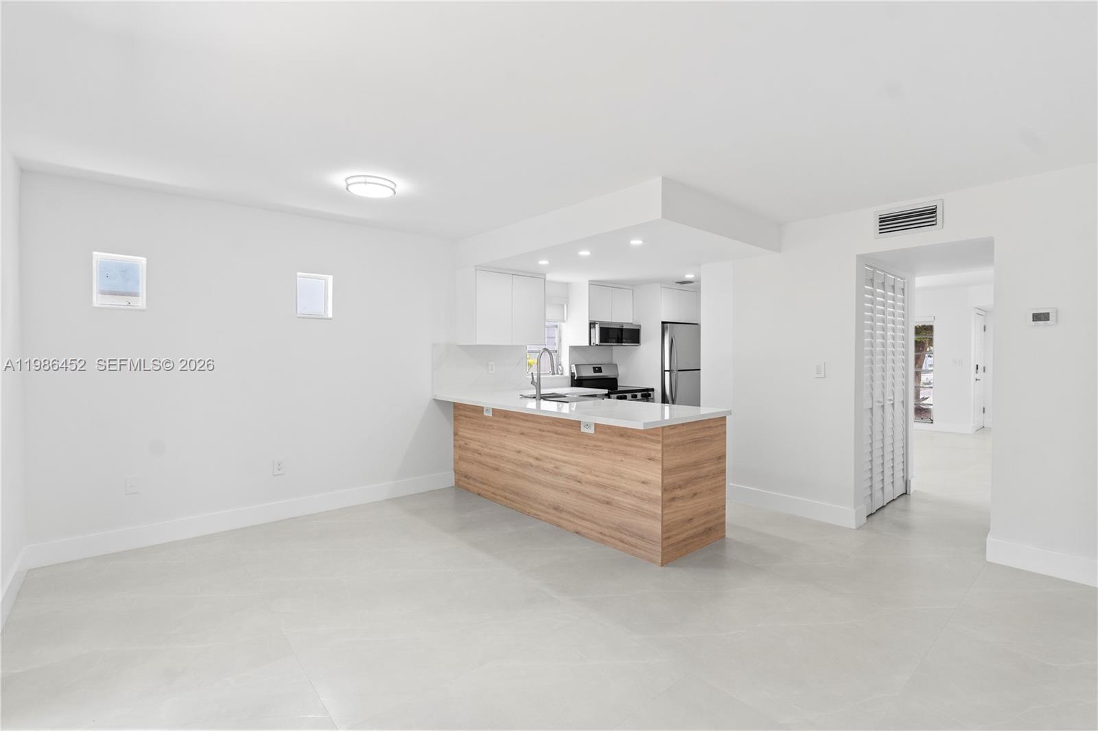 ALHAMBRA MANORS CONDO - Residential Lease