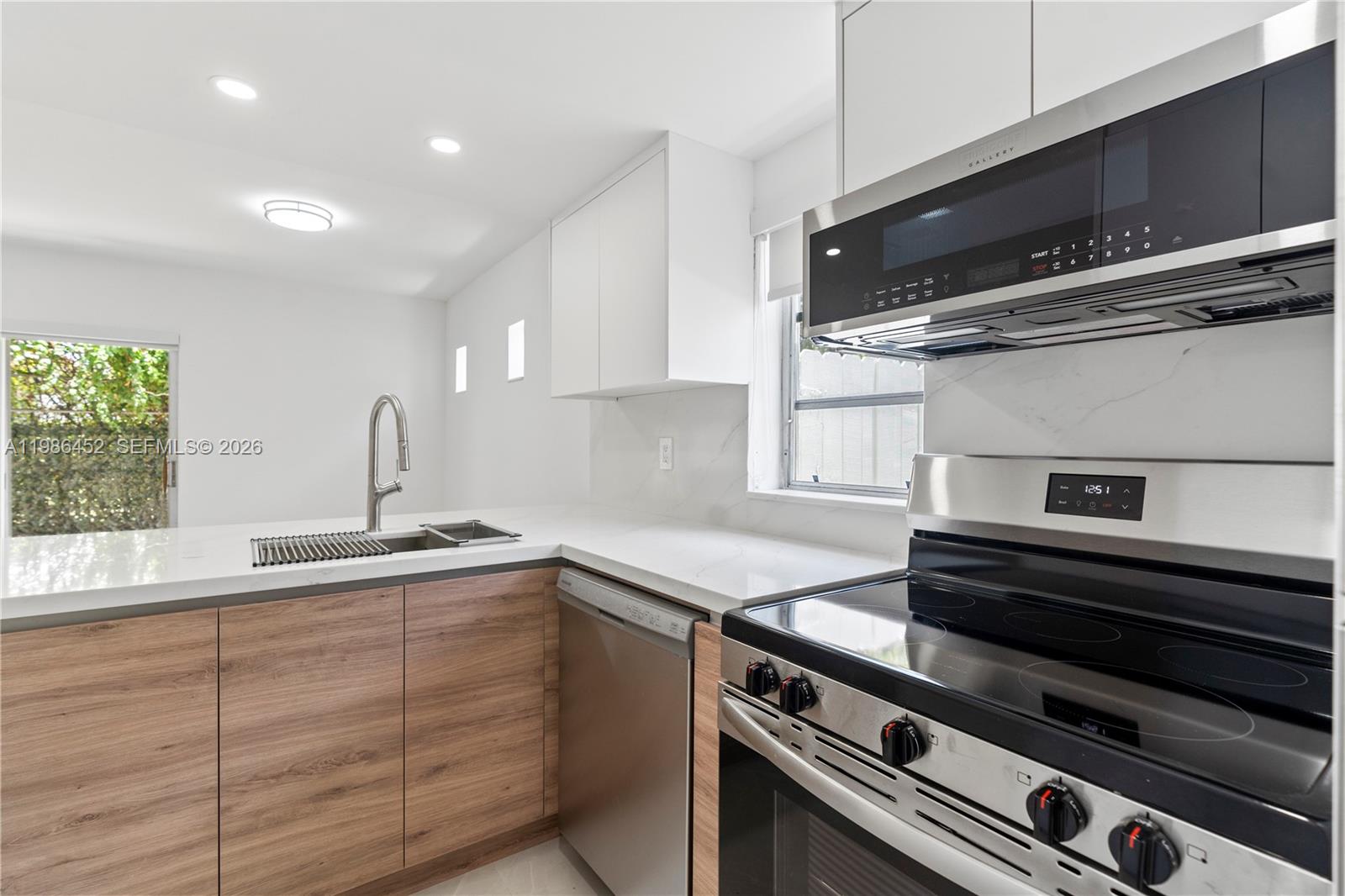 ALHAMBRA MANORS CONDO - Residential Lease