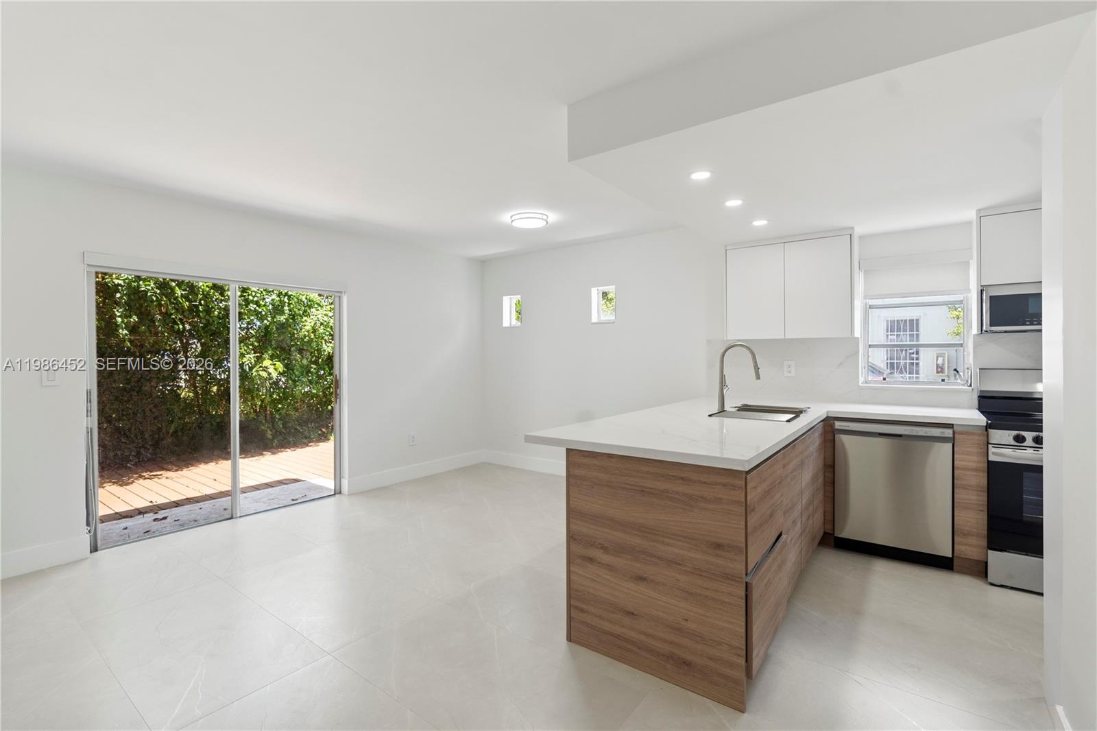 ALHAMBRA MANORS CONDO - Residential Lease