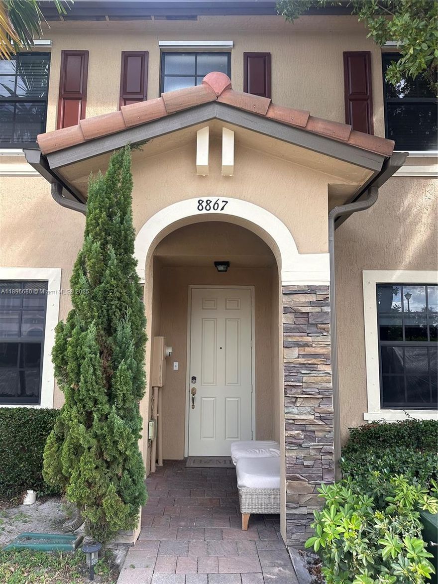 BEATIFUL PROPERTY LOCATED IN HIALEAH GARDENS WITH BEDROOMS AND TWO AND A HALF BATHROOMS IN ONE OF THE BEST COMMUNITIES, HAS A SWIMMING POOL, A CHILDREN'S PARK