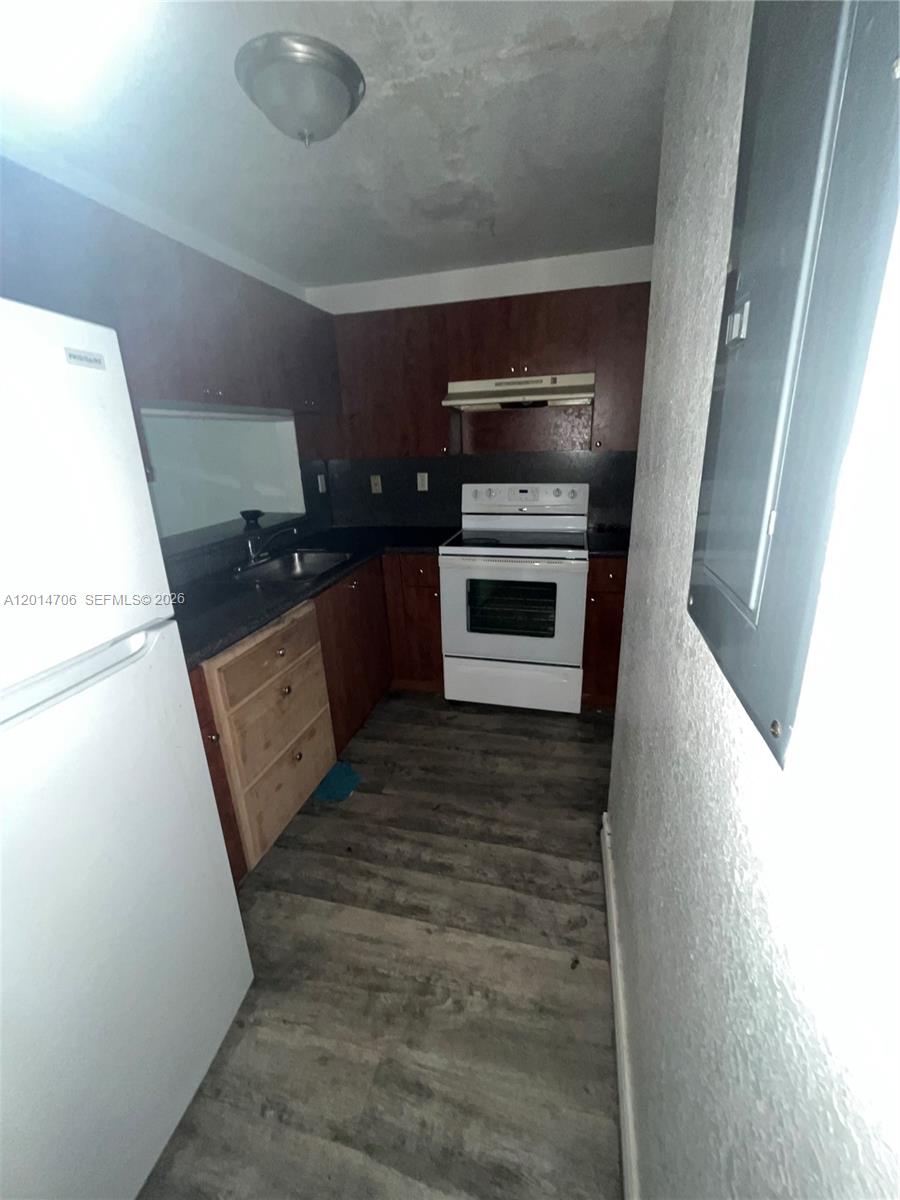 SUPERIOR GARDENS - Residential Lease