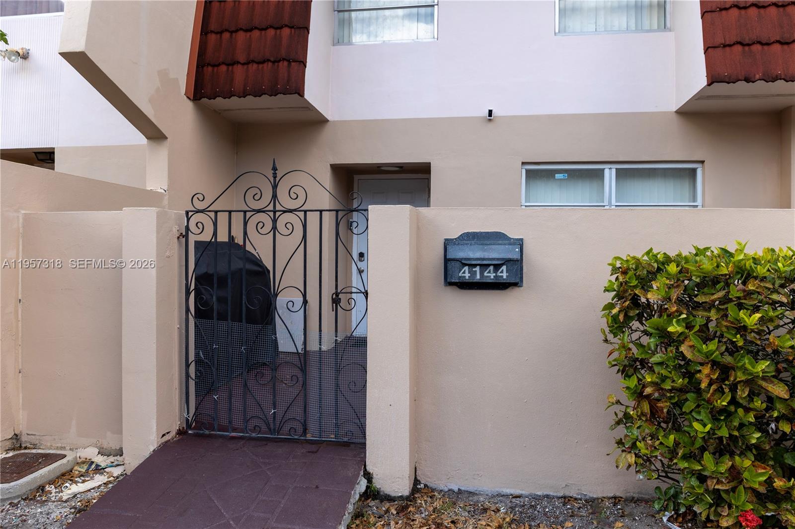 MANORS TOWNHOUSE 14-15 CO - Residential