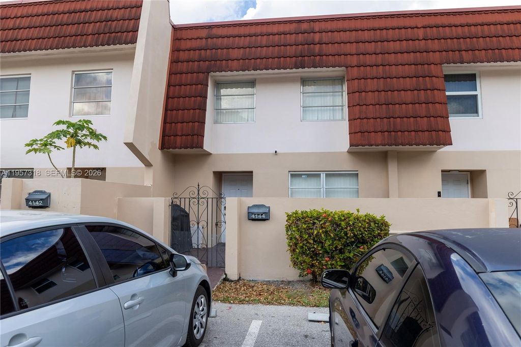 Photo of 4144 Inverrary Dr #15G, Lauderhill, FL 33319 (MLS # A11957318)