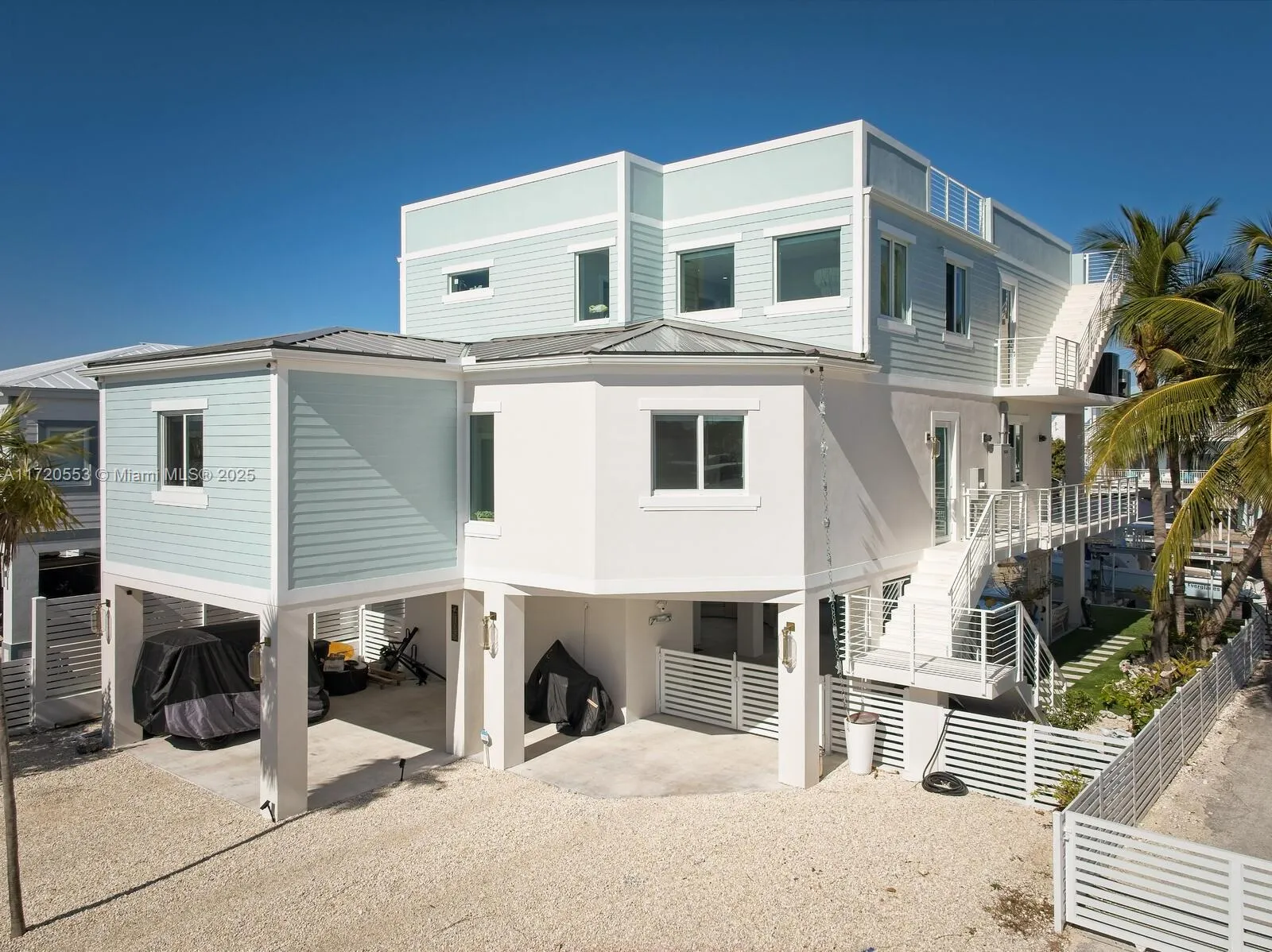 Key Largo, Florida 33037, United States, 4 Bedrooms Bedrooms, ,4 BathroomsBathrooms,Residential,Pending,20198