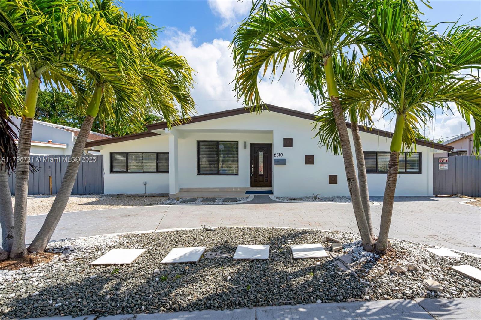 Rental Property at 2510 Ne 215th St, Miami, Broward County, Florida - Bedrooms: 5 
Bathrooms: 2  - $4,900 MO.