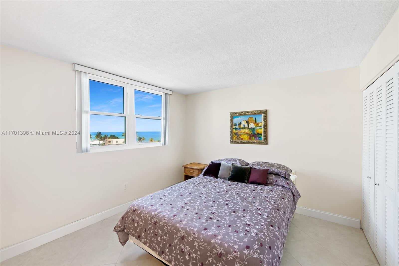 HYDE PARK TOWERS CONDO - Residential