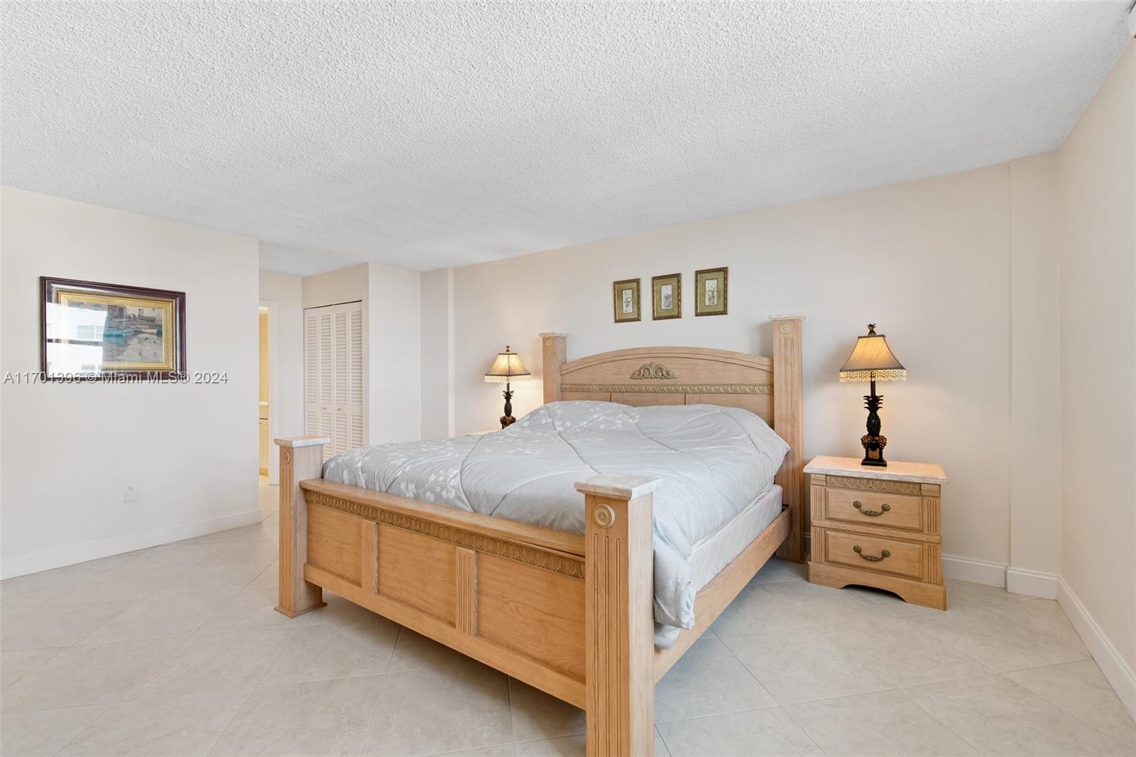 HYDE PARK TOWERS CONDO - Residential