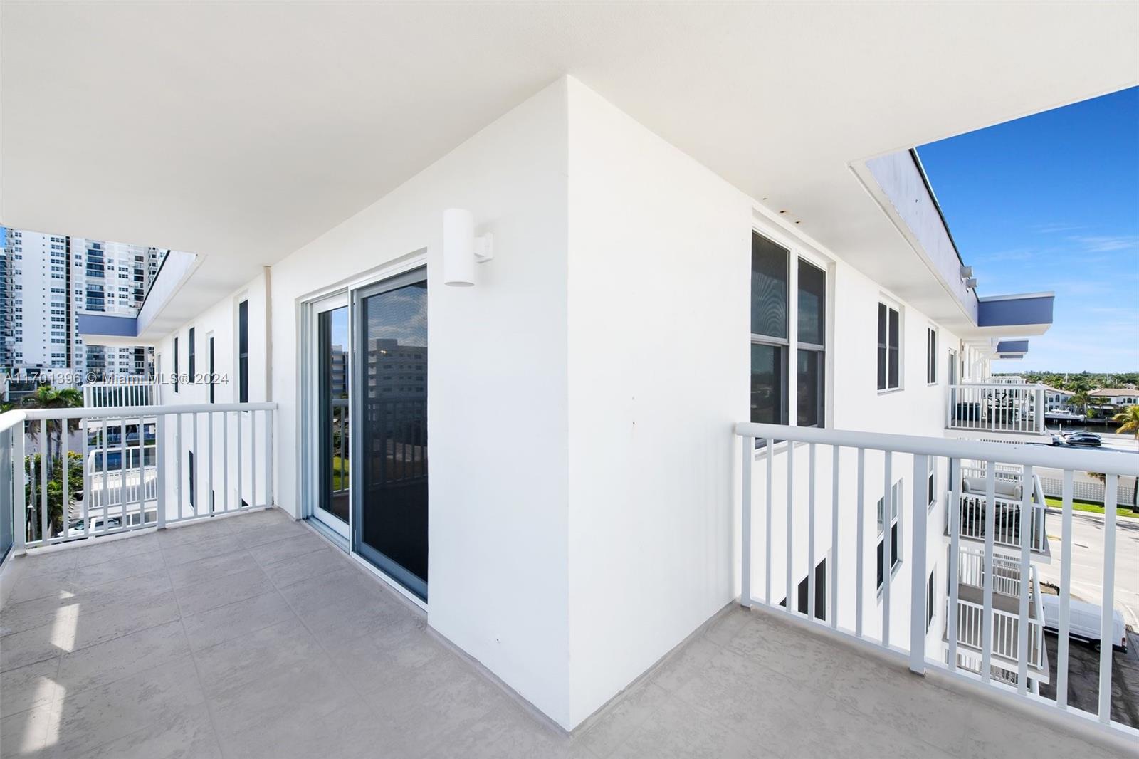 HYDE PARK TOWERS CONDO - Residential