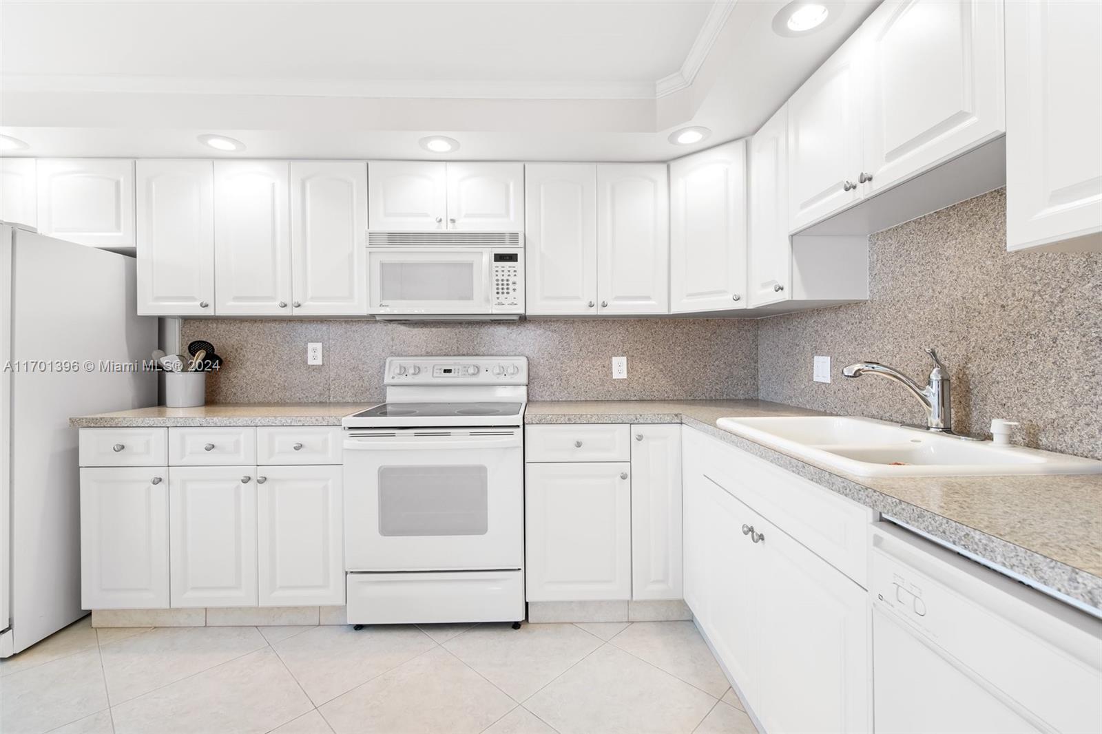 HYDE PARK TOWERS CONDO - Residential