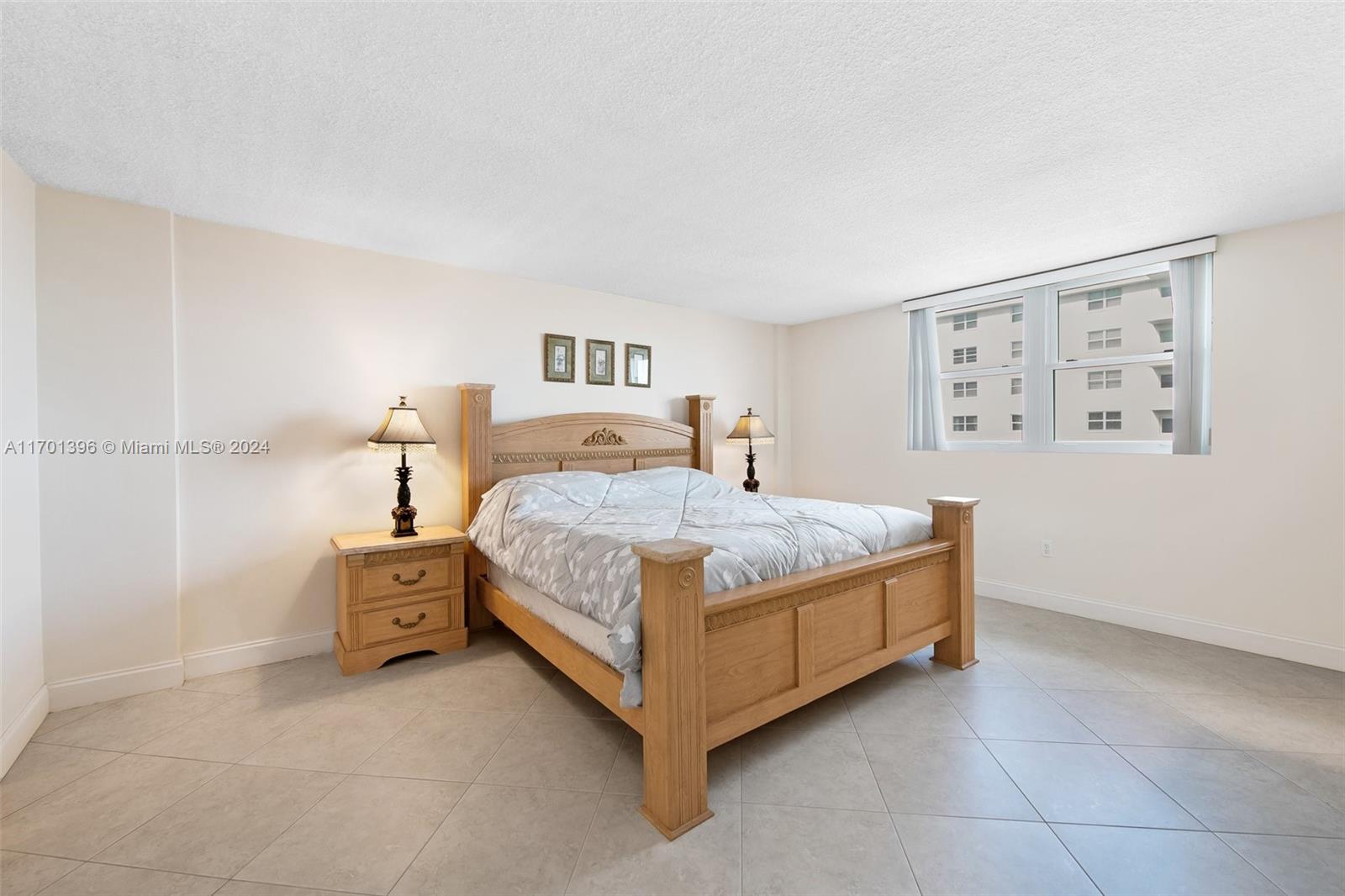 HYDE PARK TOWERS CONDO - Residential