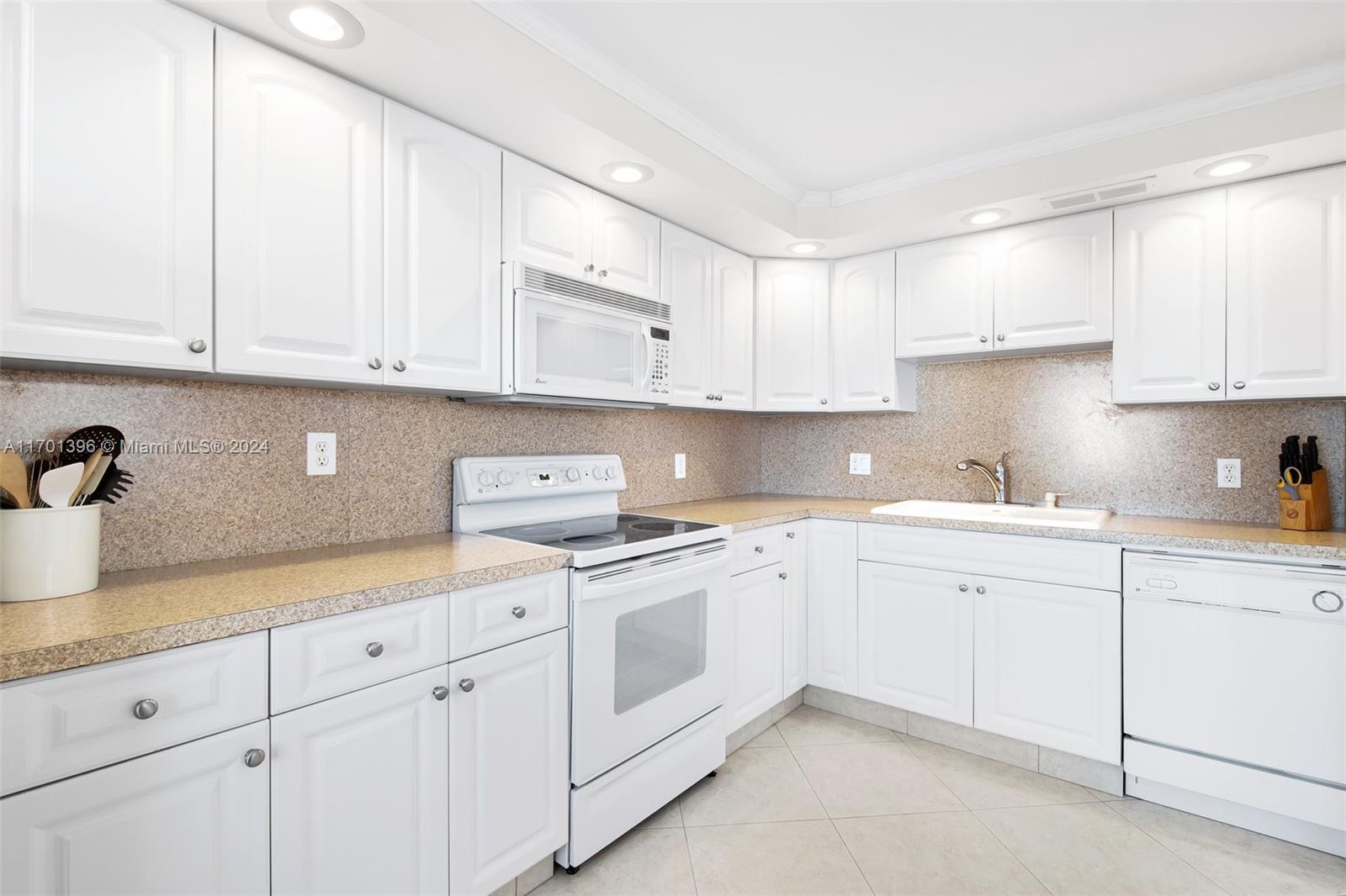 HYDE PARK TOWERS CONDO - Residential