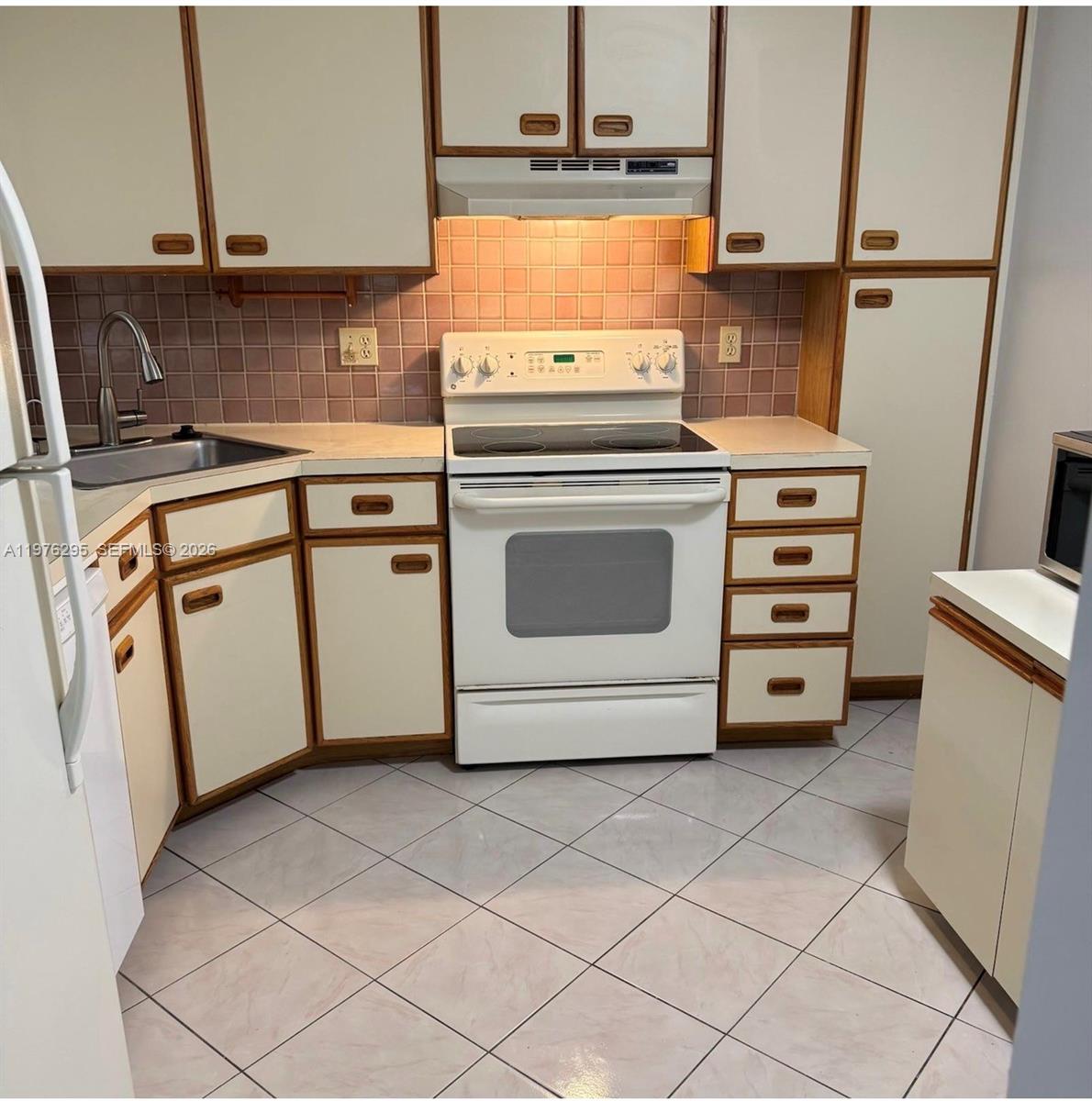 BAYWOOD VILLAGE I-B CONDO - Residential Lease