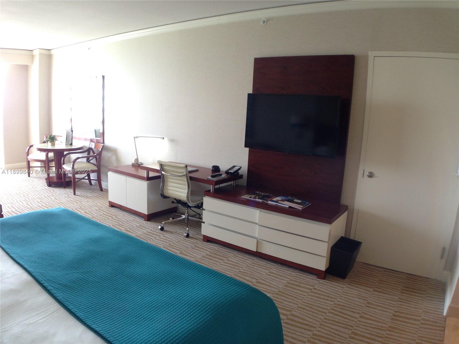 TRUMP INTERNATIONAL BEACH - Residential
