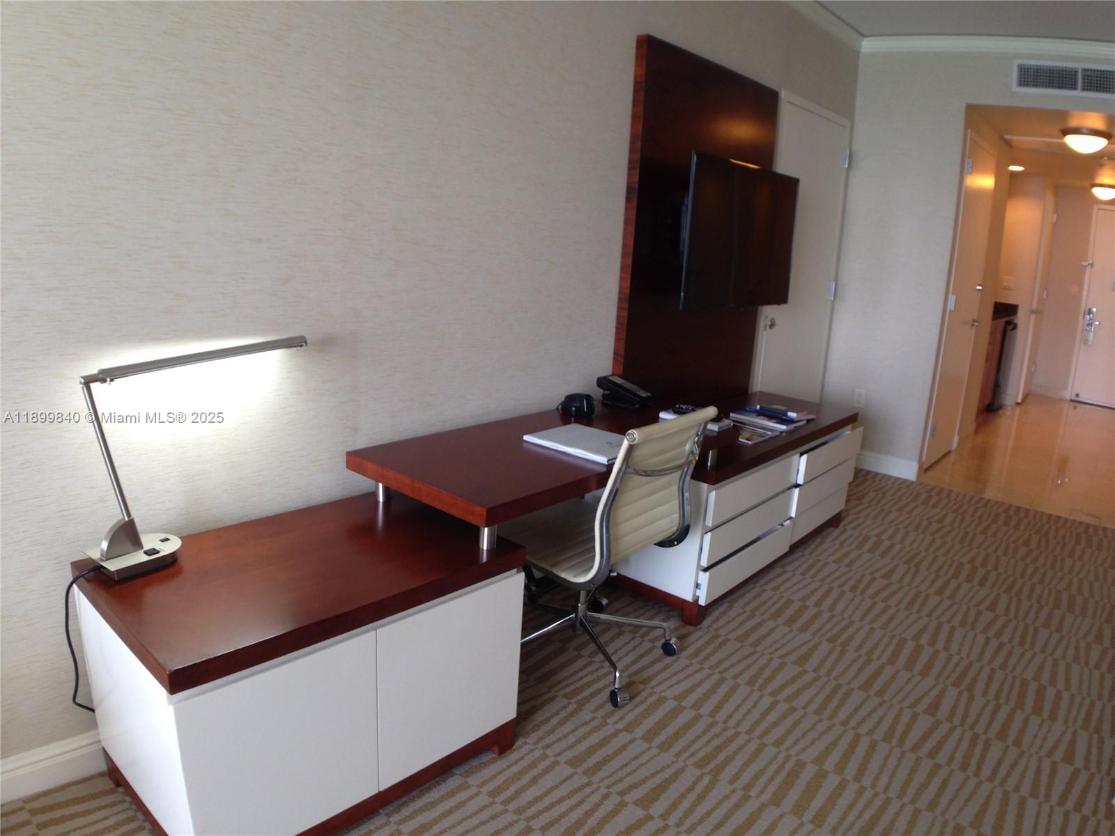 TRUMP INTERNATIONAL BEACH - Residential