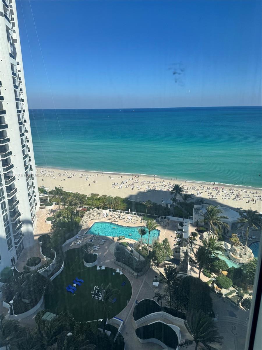 TRUMP INTERNATIONAL BEACH - Residential