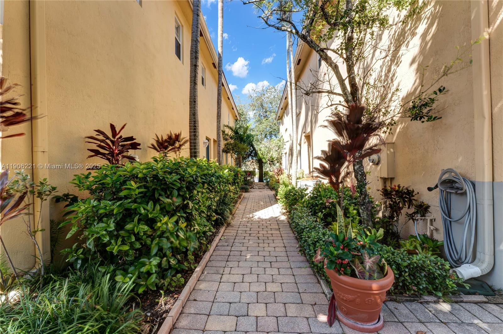 SIERRA BAY - Residential