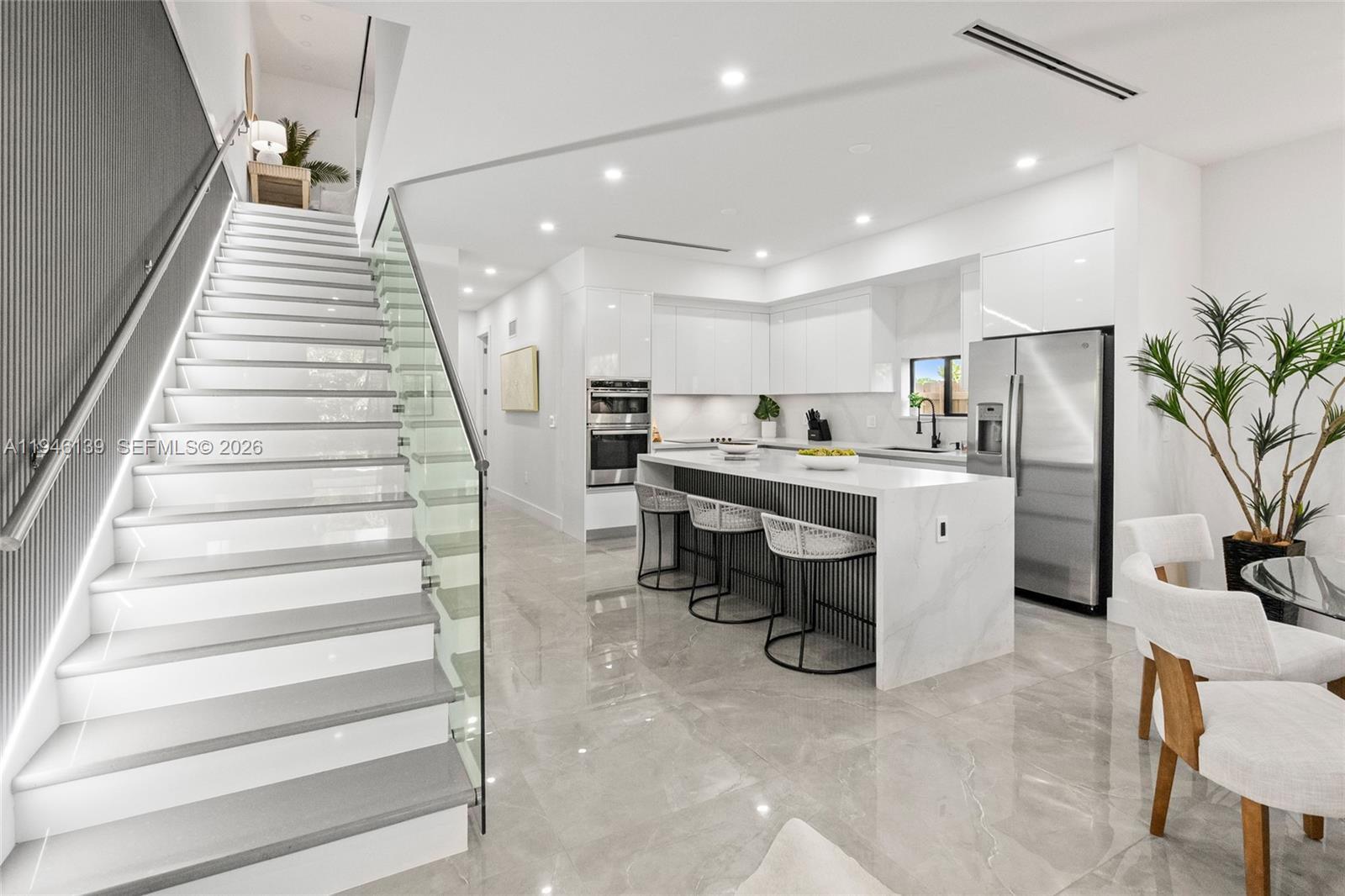 LAUDERDALE - Residential Lease