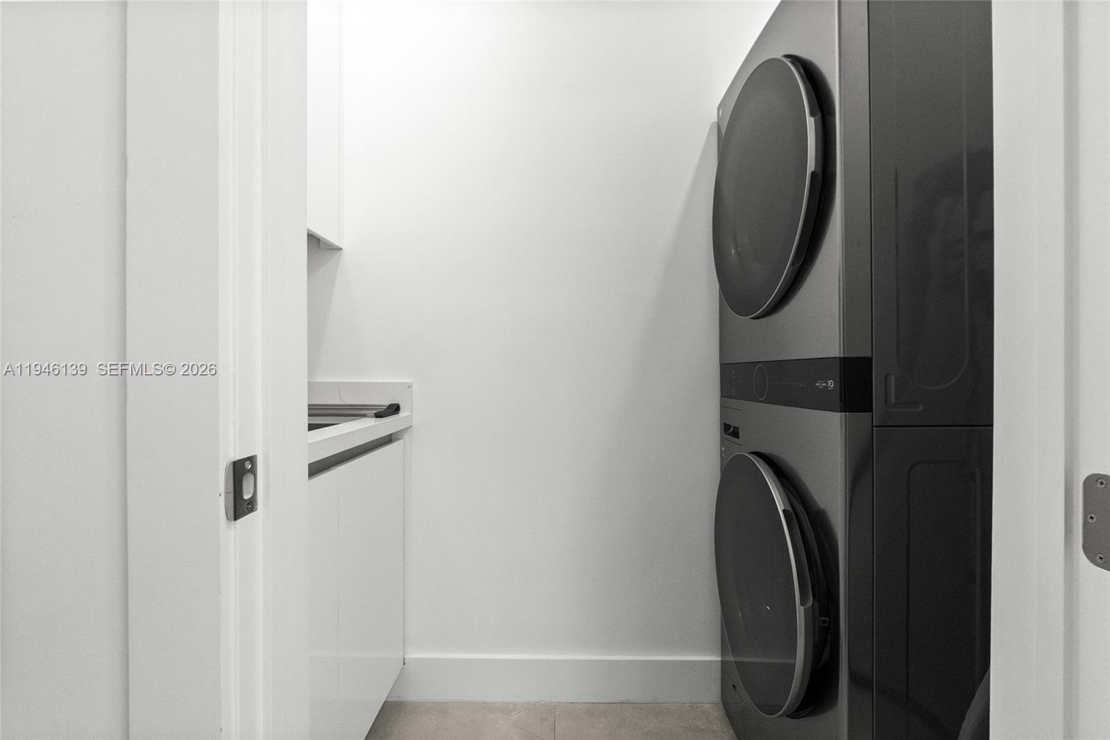 LAUDERDALE - Residential Lease