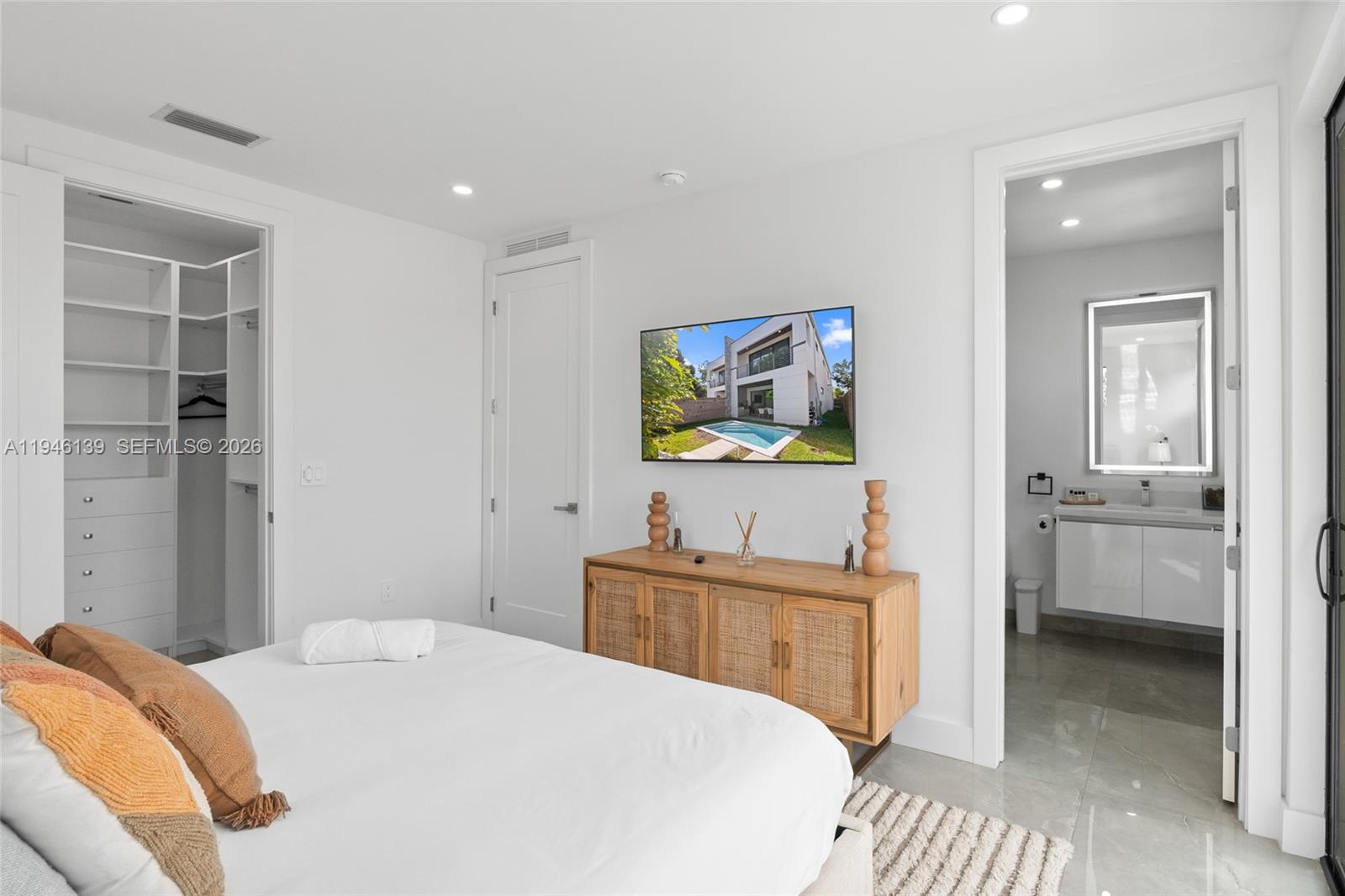 LAUDERDALE - Residential Lease