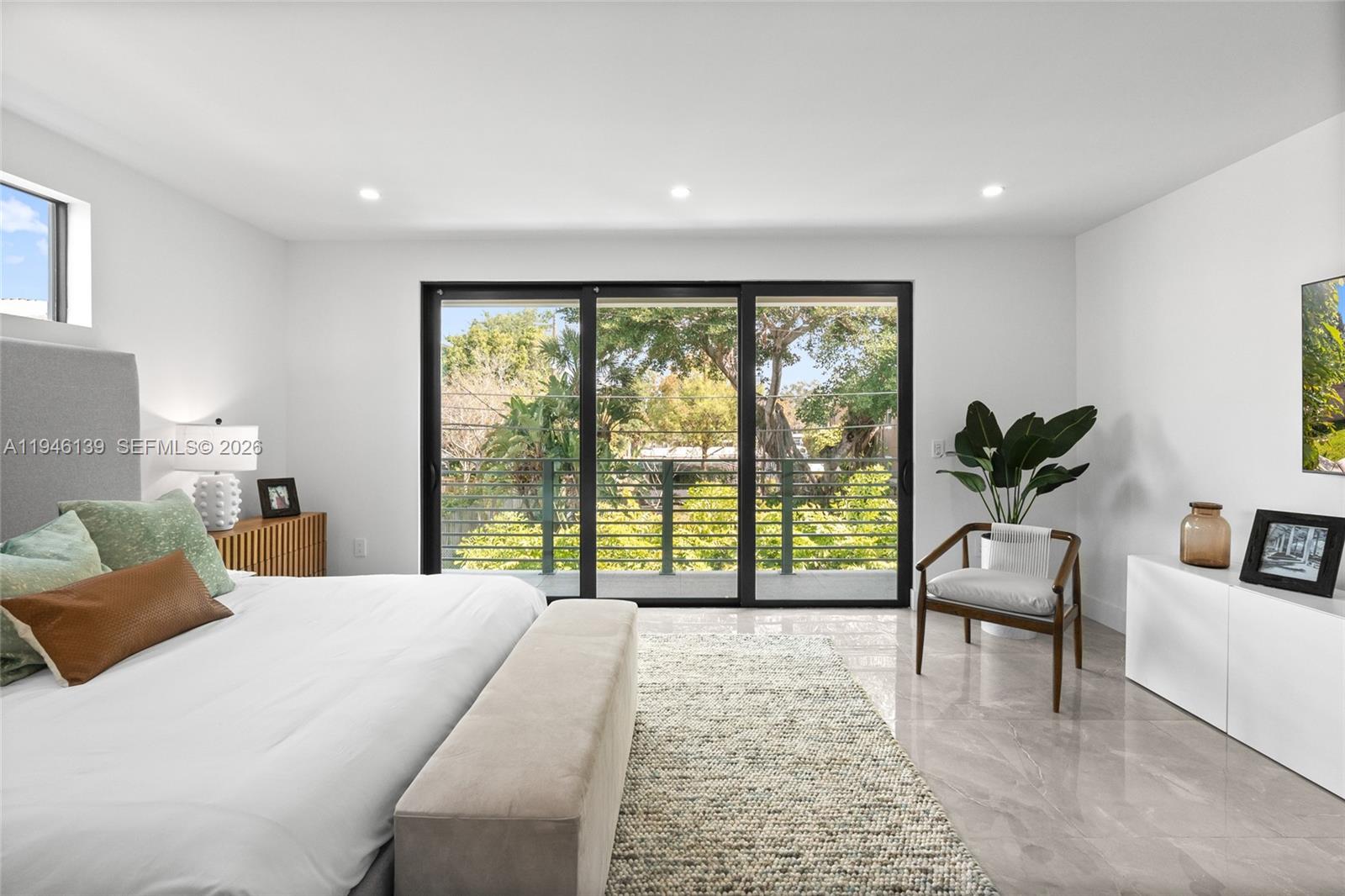 LAUDERDALE - Residential Lease