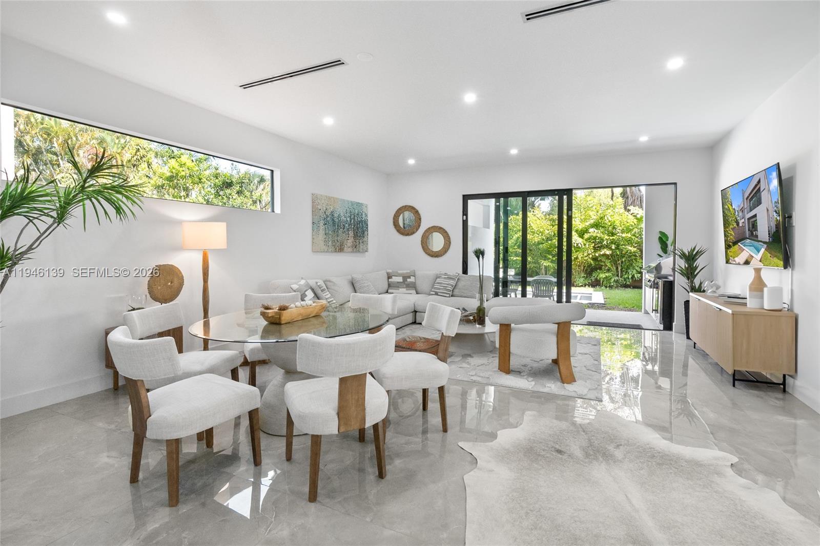 LAUDERDALE - Residential Lease