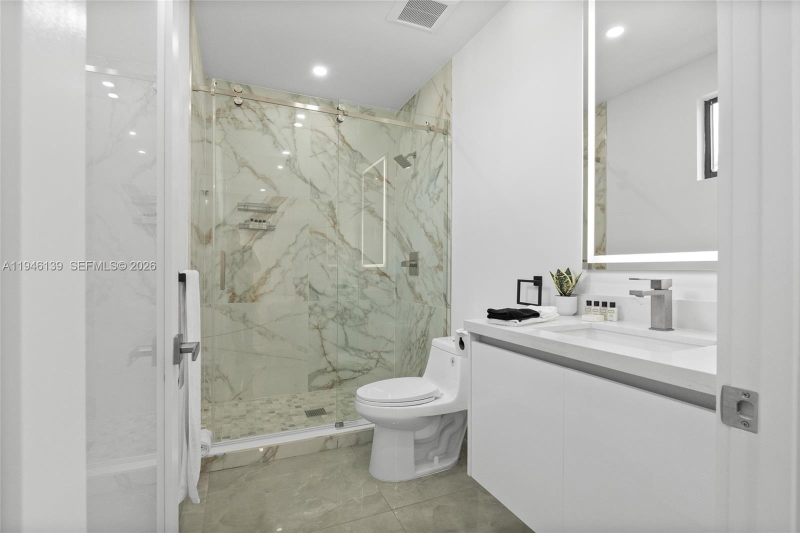 LAUDERDALE - Residential Lease