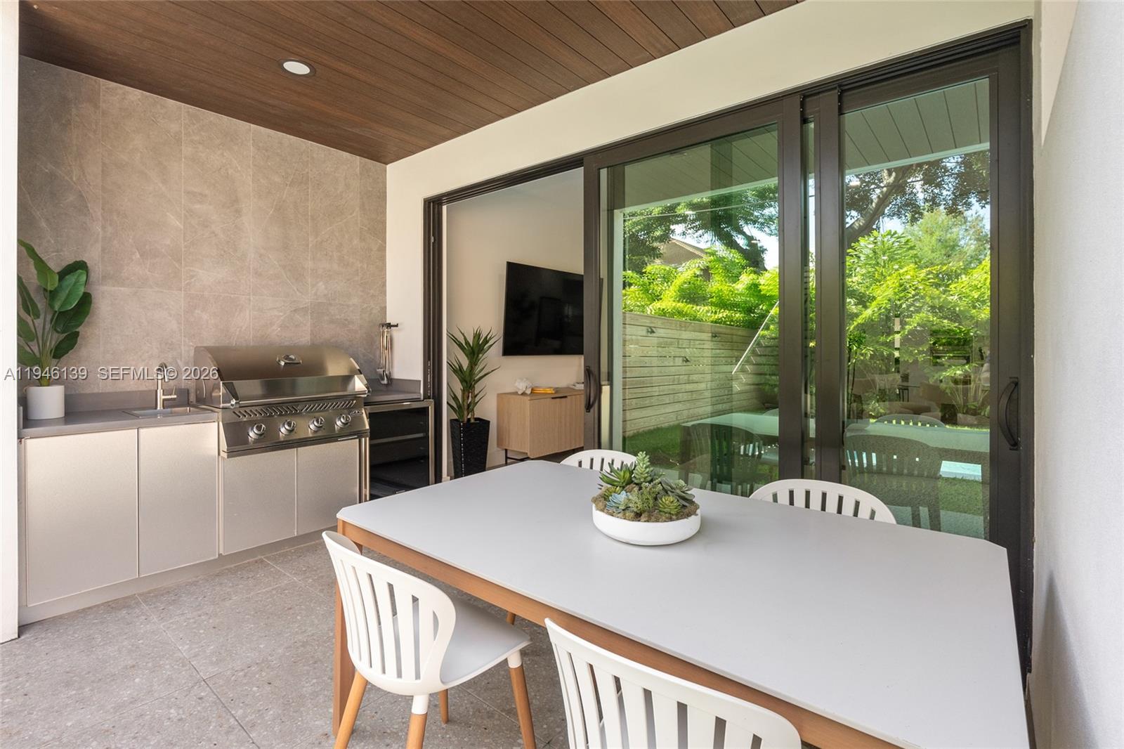LAUDERDALE - Residential Lease