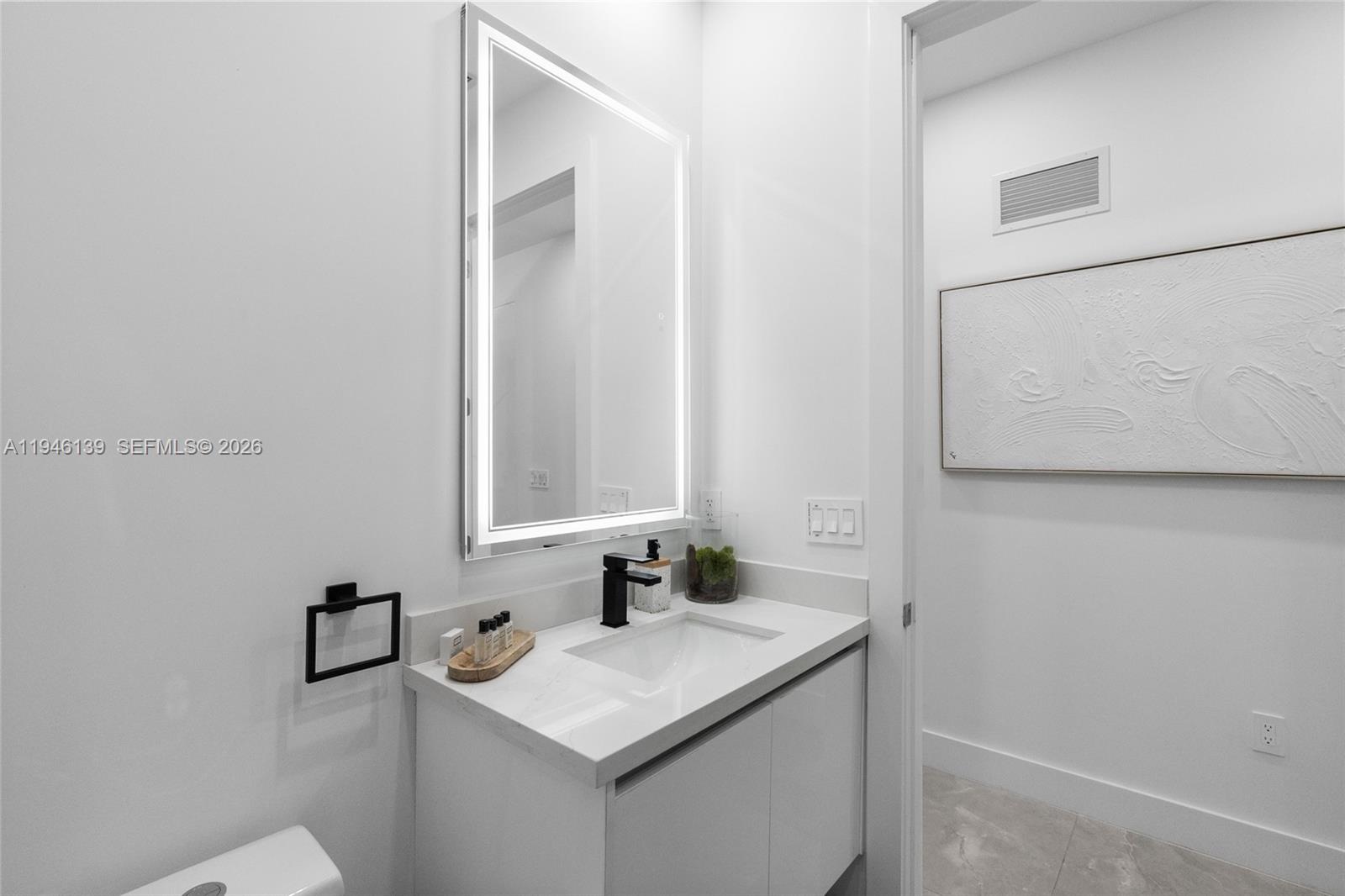 LAUDERDALE - Residential Lease
