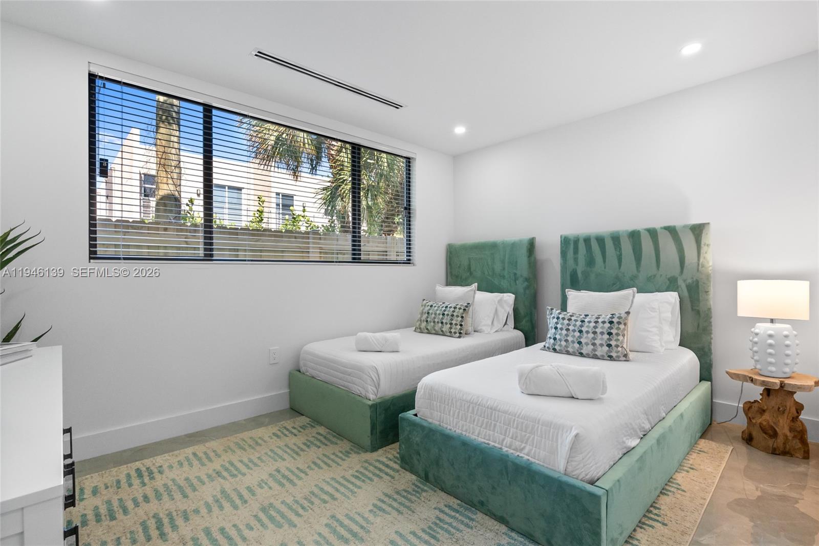 LAUDERDALE - Residential Lease