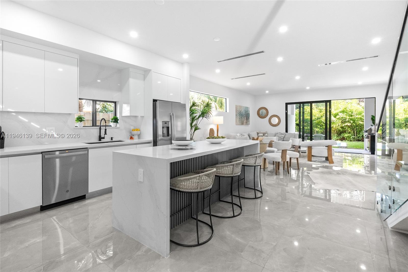 LAUDERDALE - Residential Lease