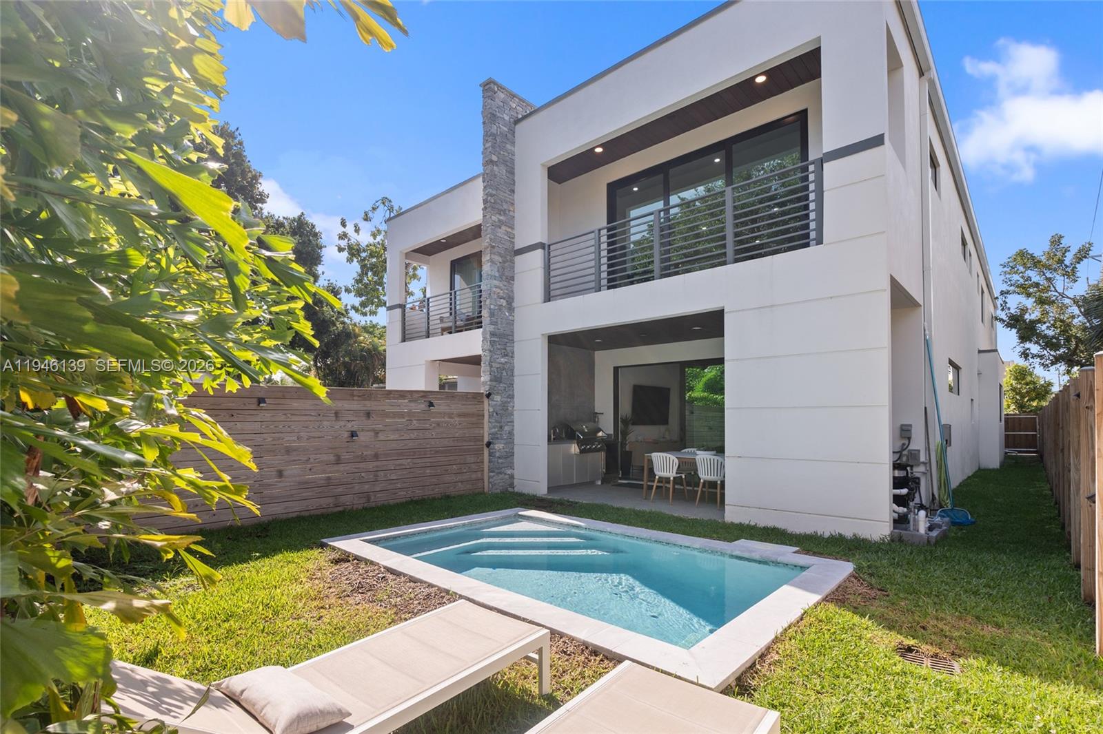 LAUDERDALE - Residential Lease