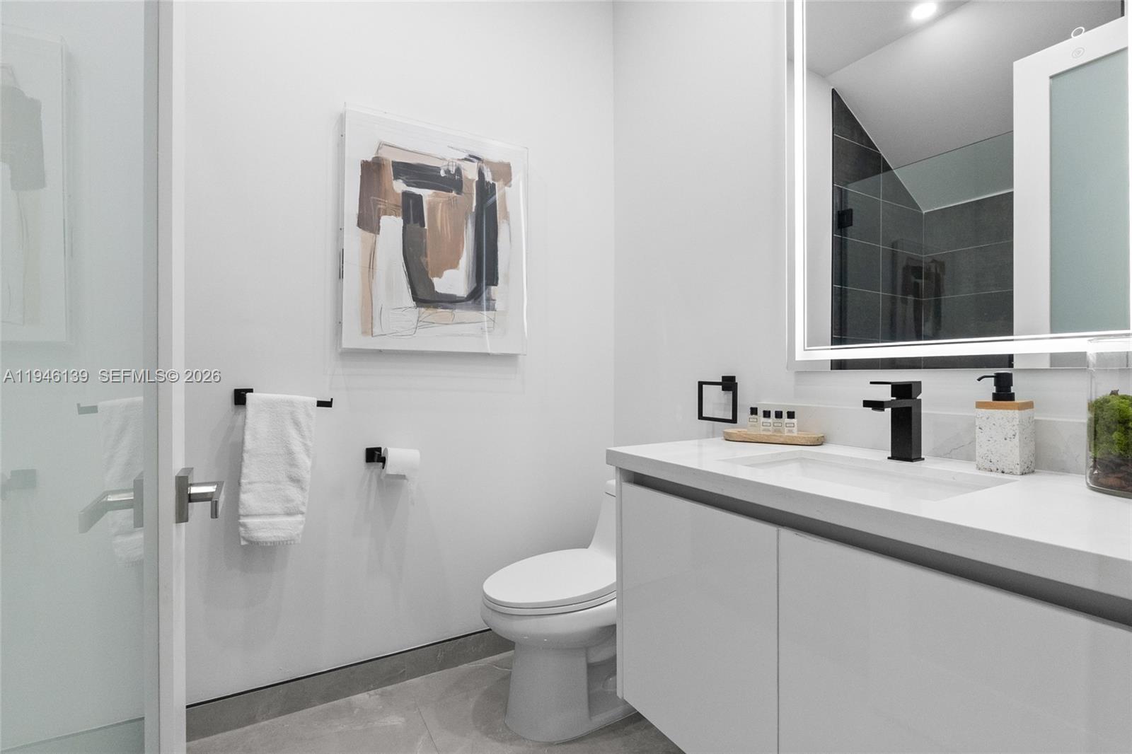 LAUDERDALE - Residential Lease
