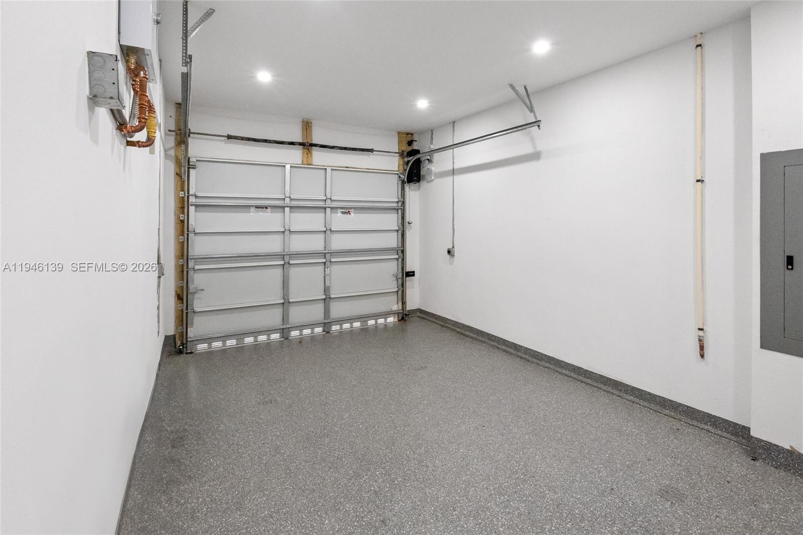LAUDERDALE - Residential Lease