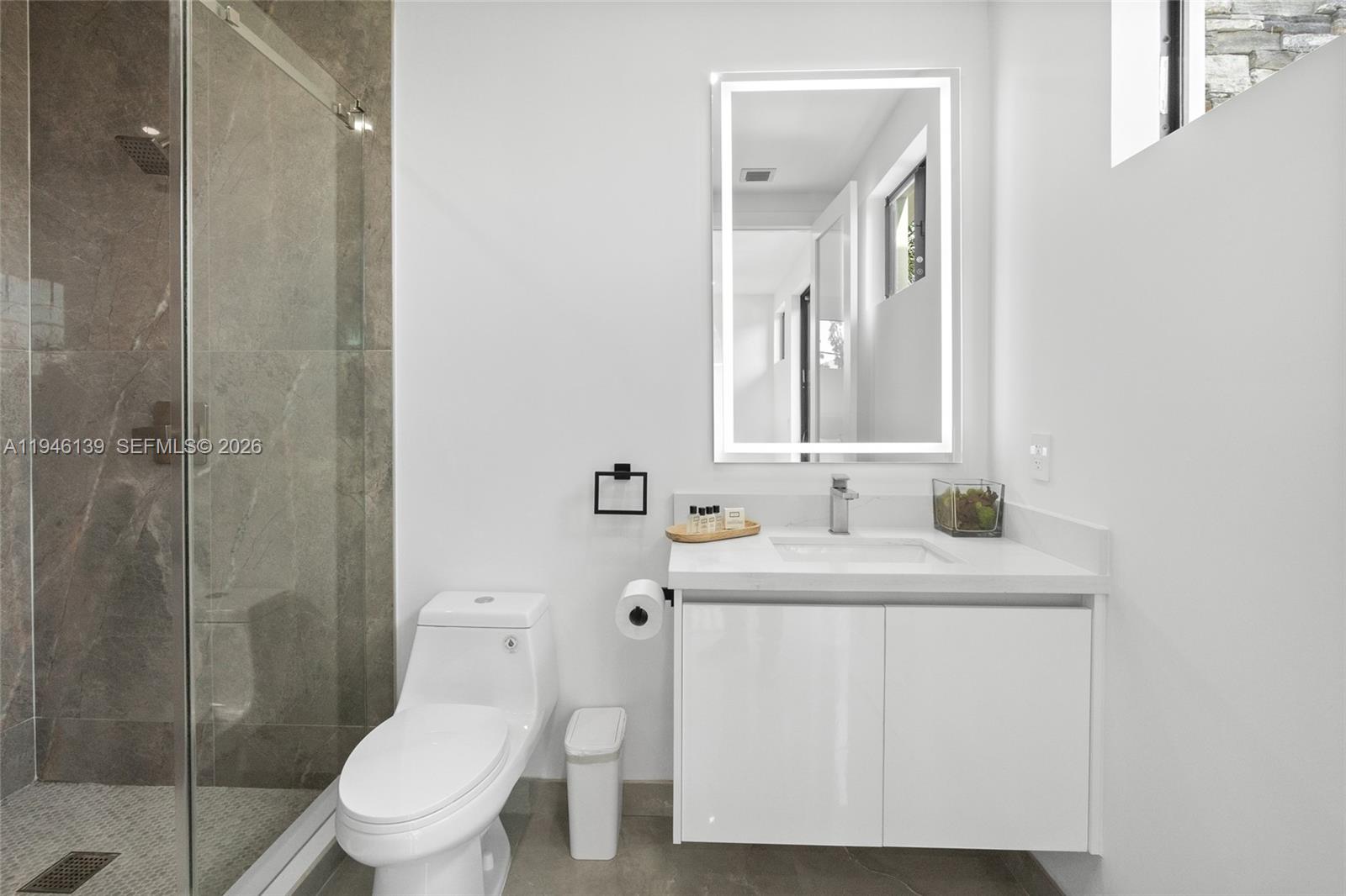 LAUDERDALE - Residential Lease