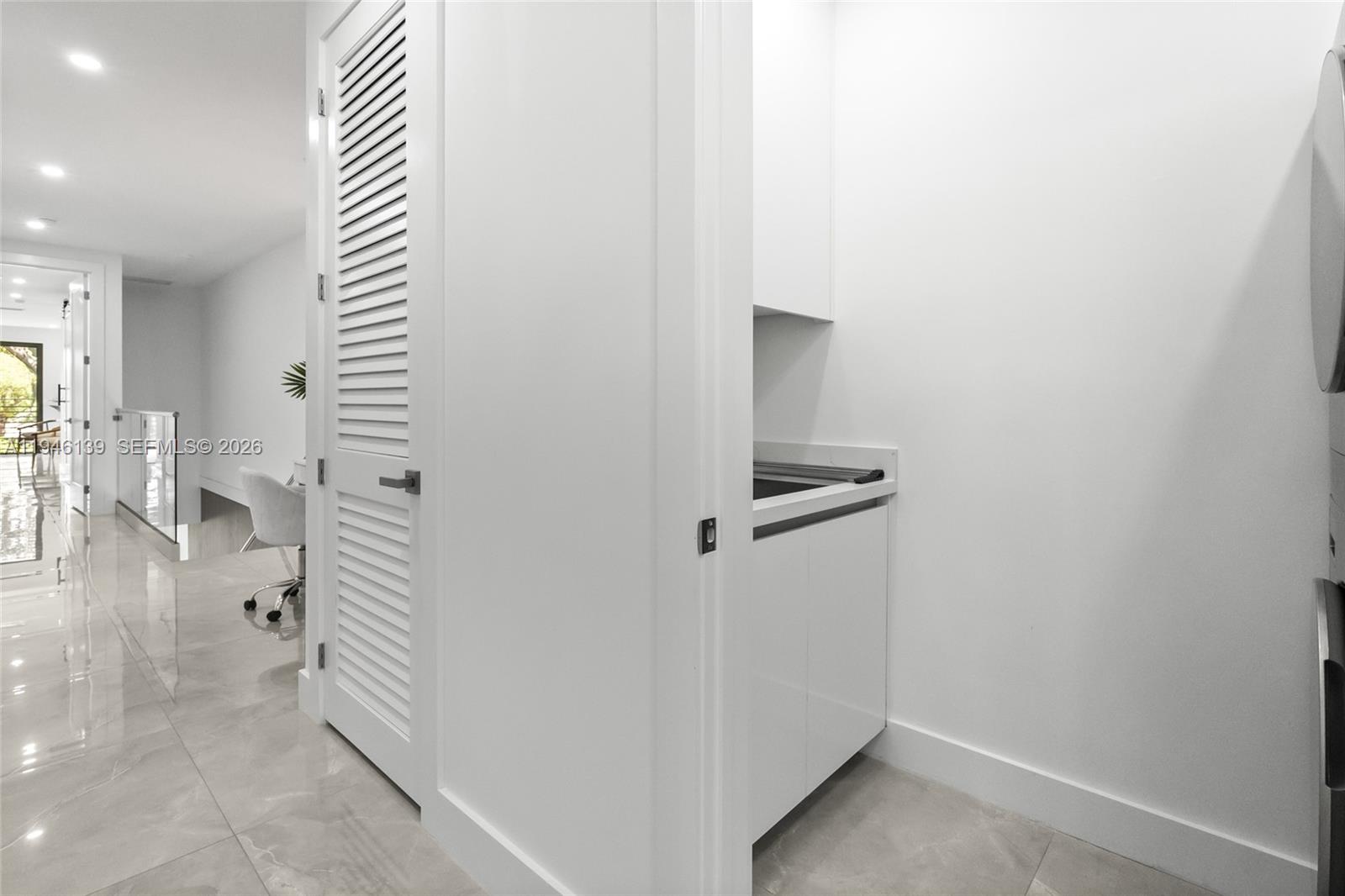 LAUDERDALE - Residential Lease