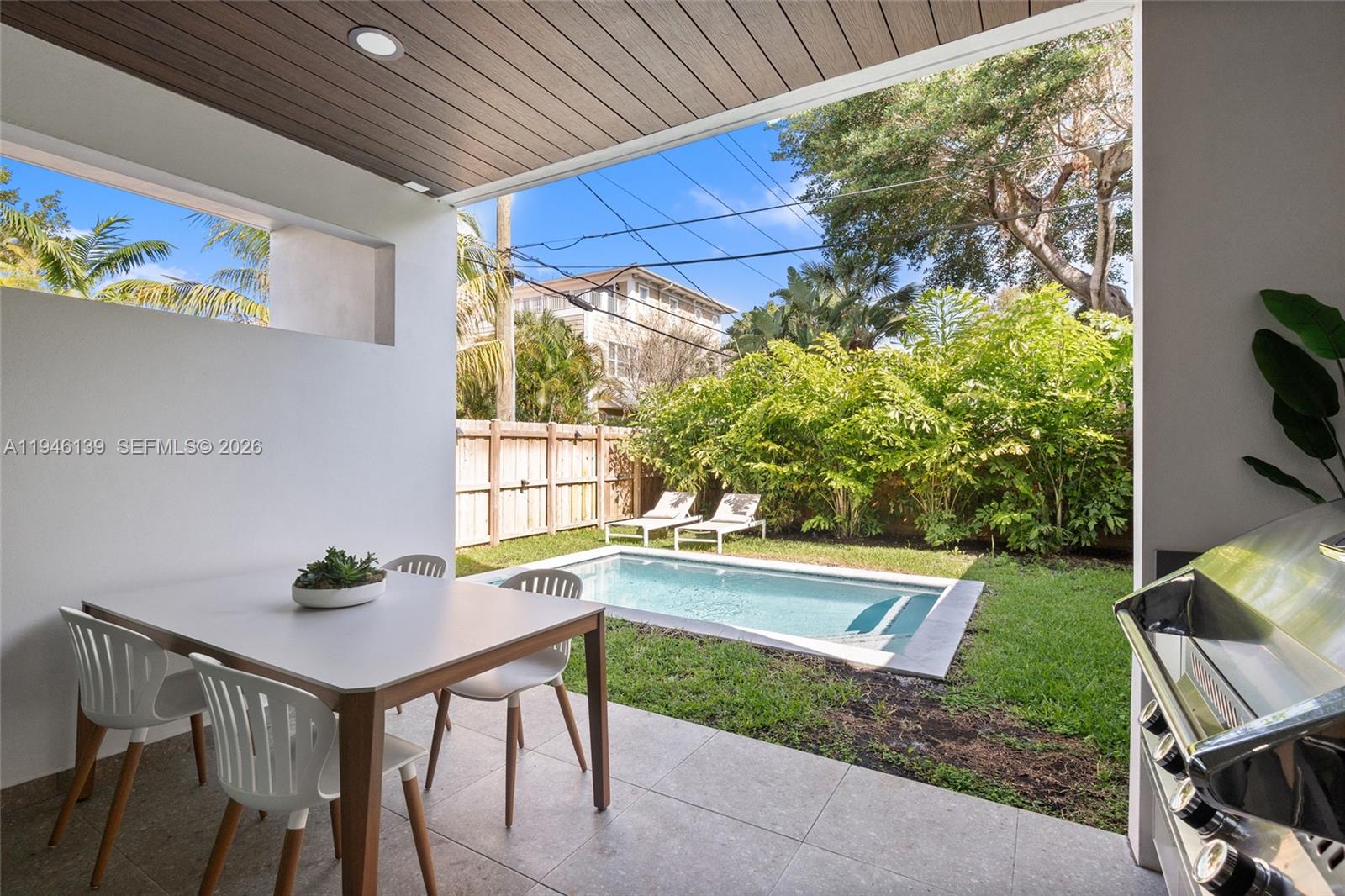 LAUDERDALE - Residential Lease
