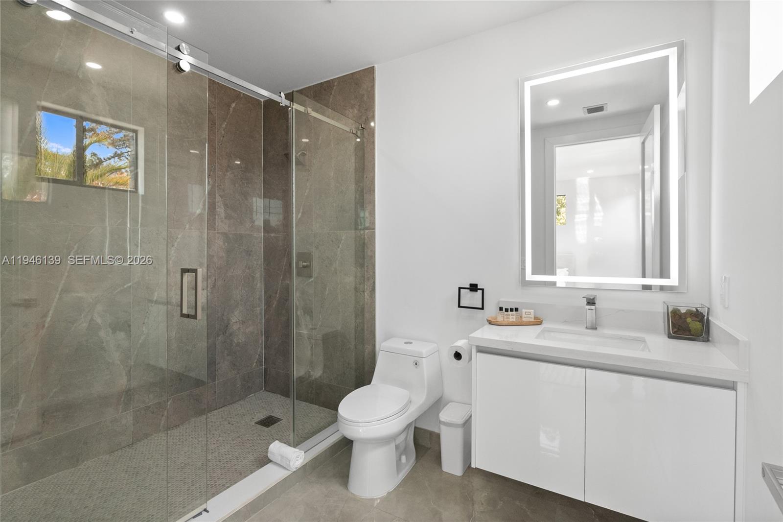 LAUDERDALE - Residential Lease
