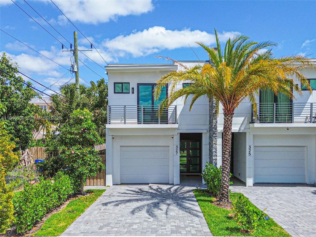 Photo of 325 SW 16th St #B, Fort Lauderdale, FL 33315 (MLS # A11946139)