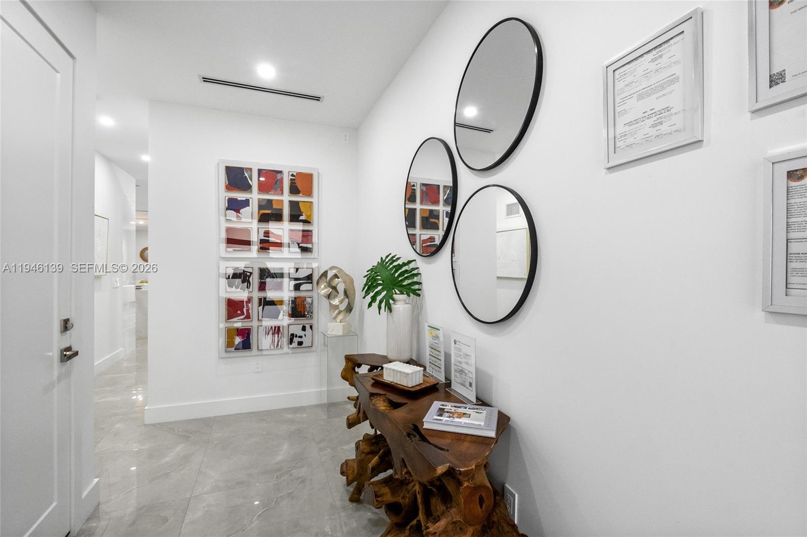 LAUDERDALE - Residential Lease