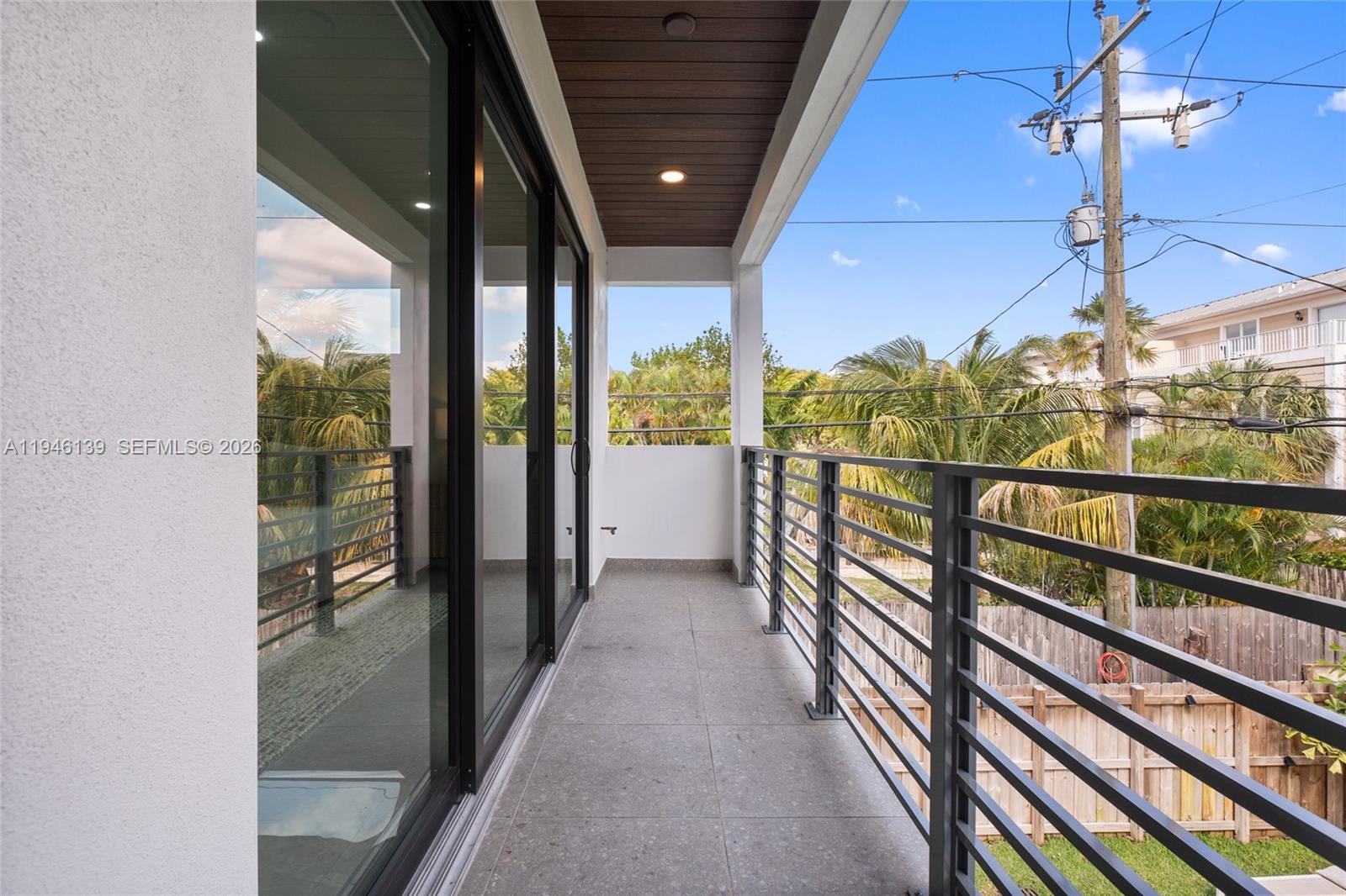LAUDERDALE - Residential Lease