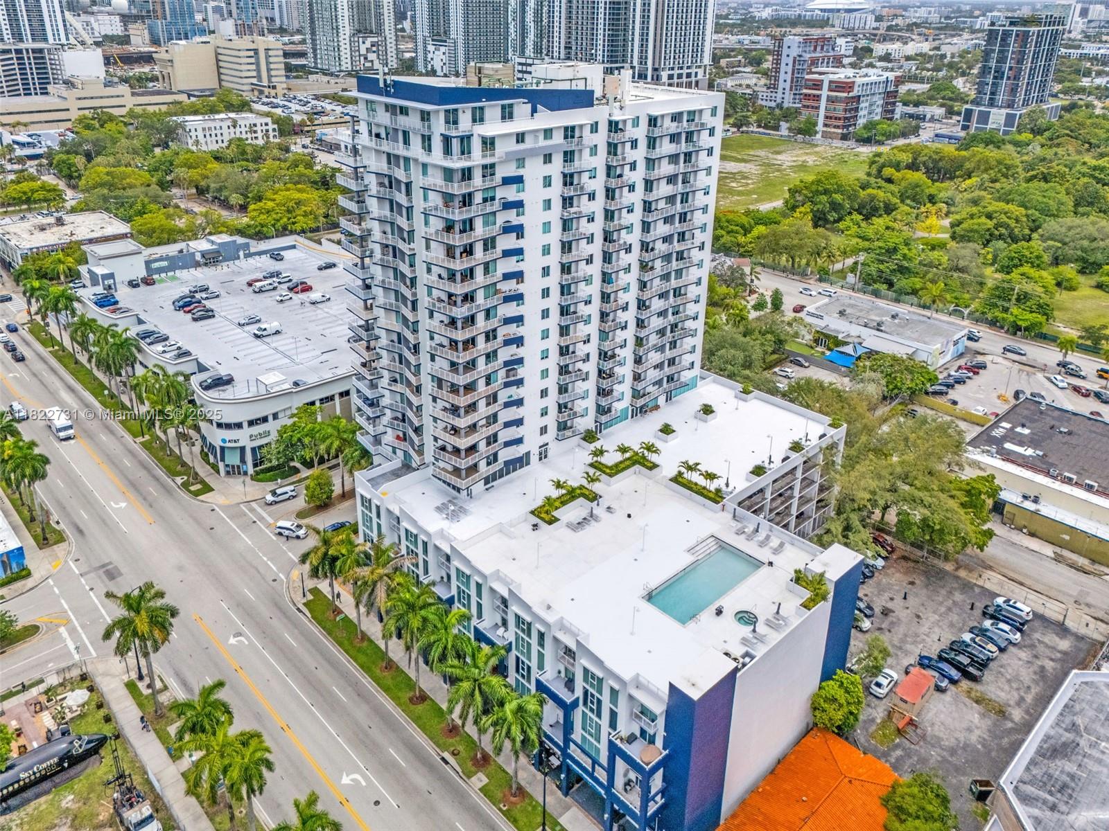 275 NE 18th St 706