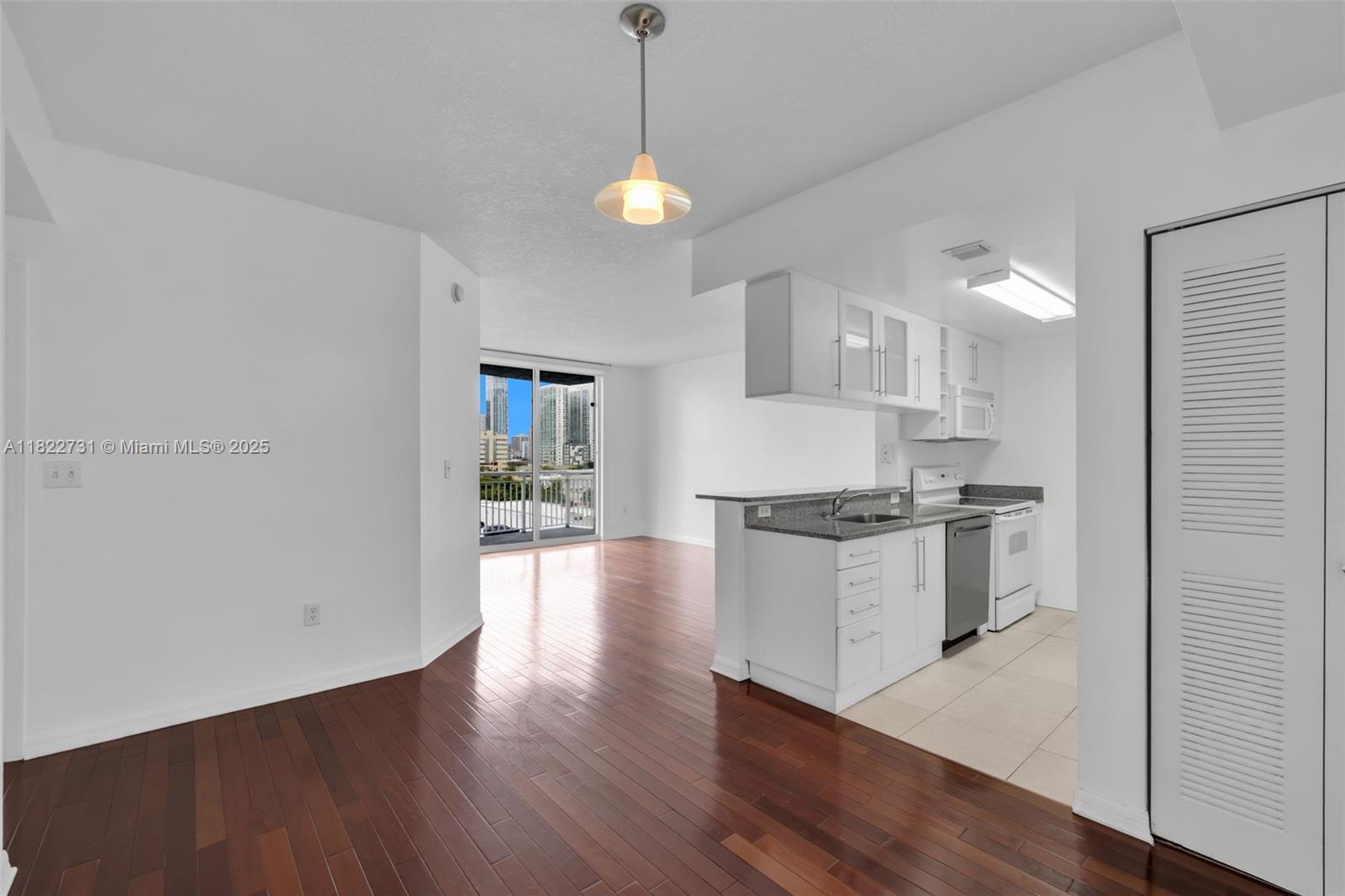 275 NE 18th St 706