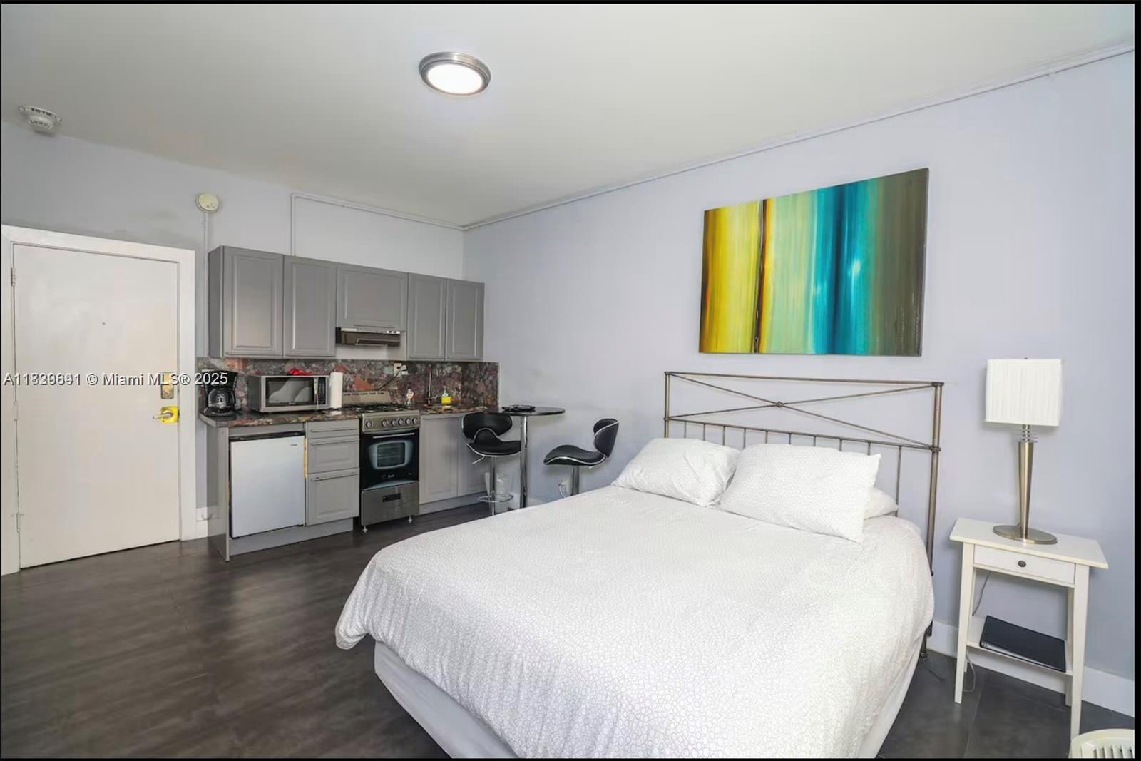 3710 Collins Ave N-206