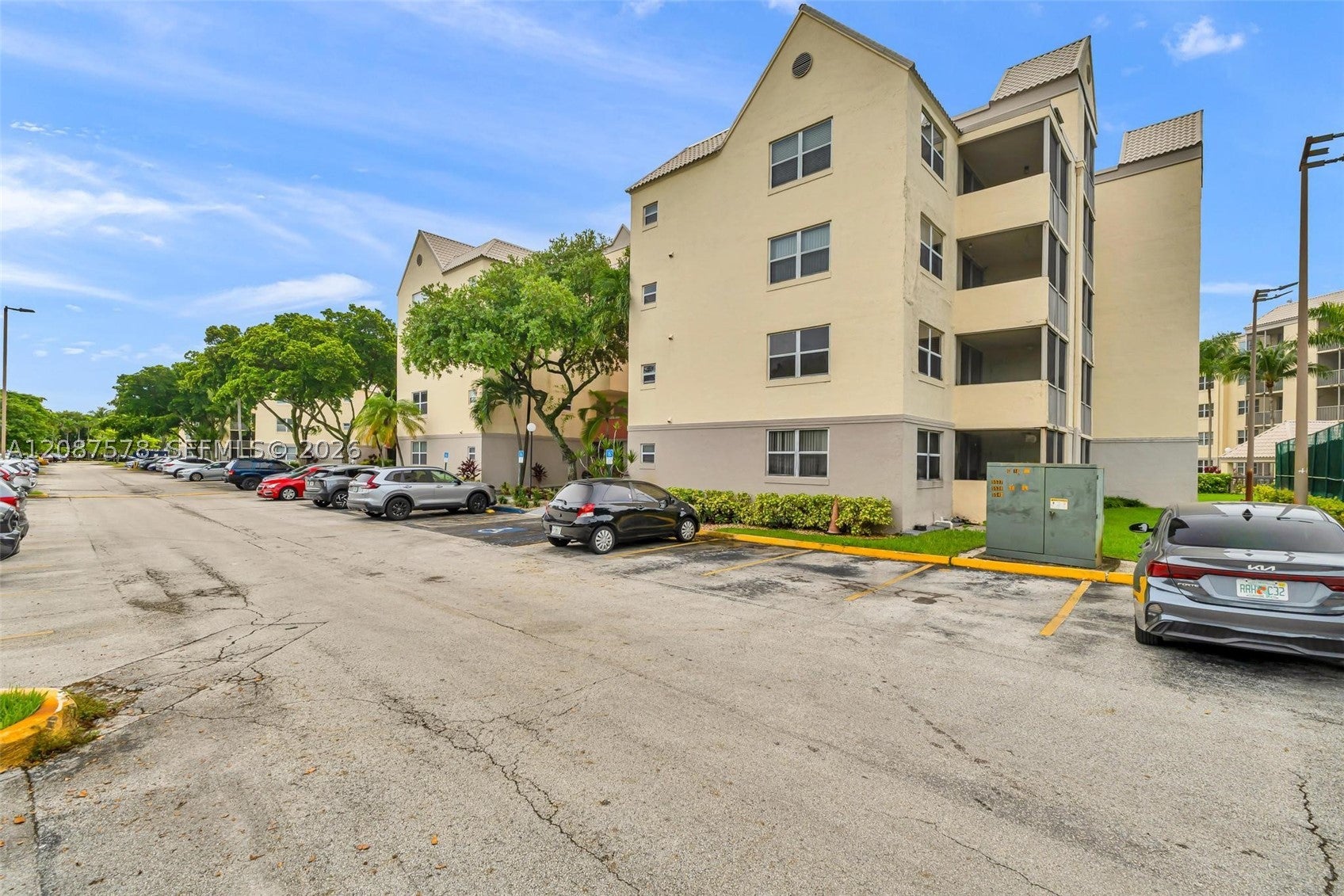 8255 Lake Dr 304