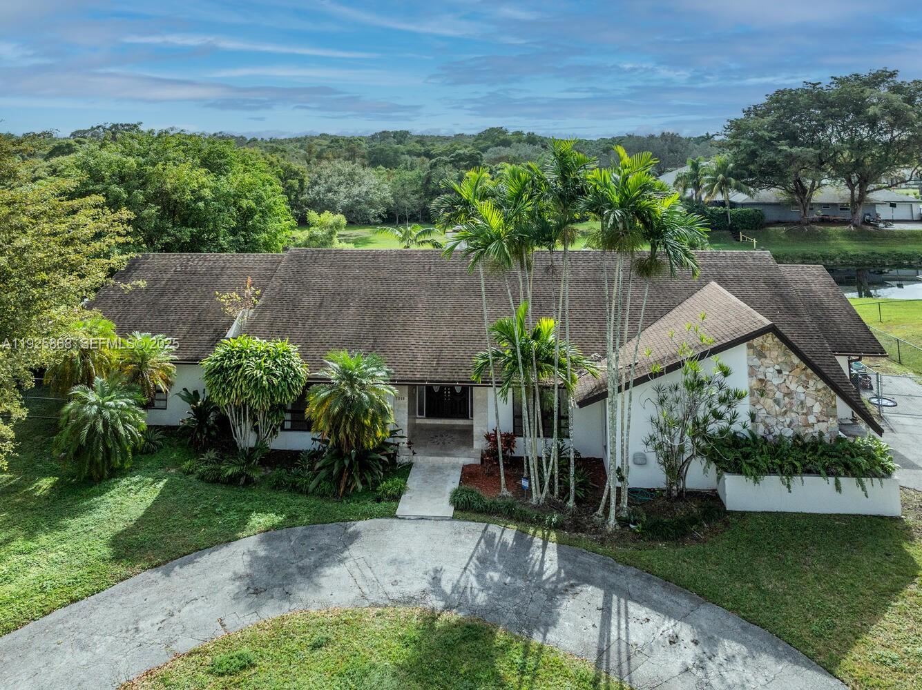 CHARLOTTE ESTATES - Residential Lease