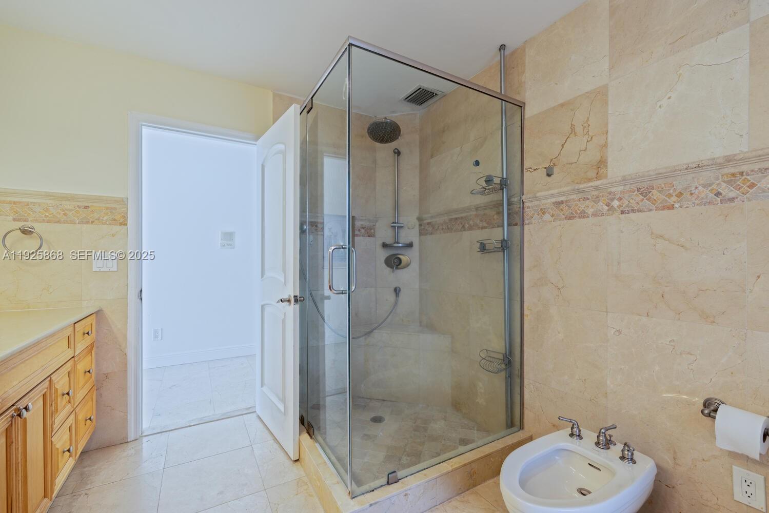 CHARLOTTE ESTATES - Residential Lease