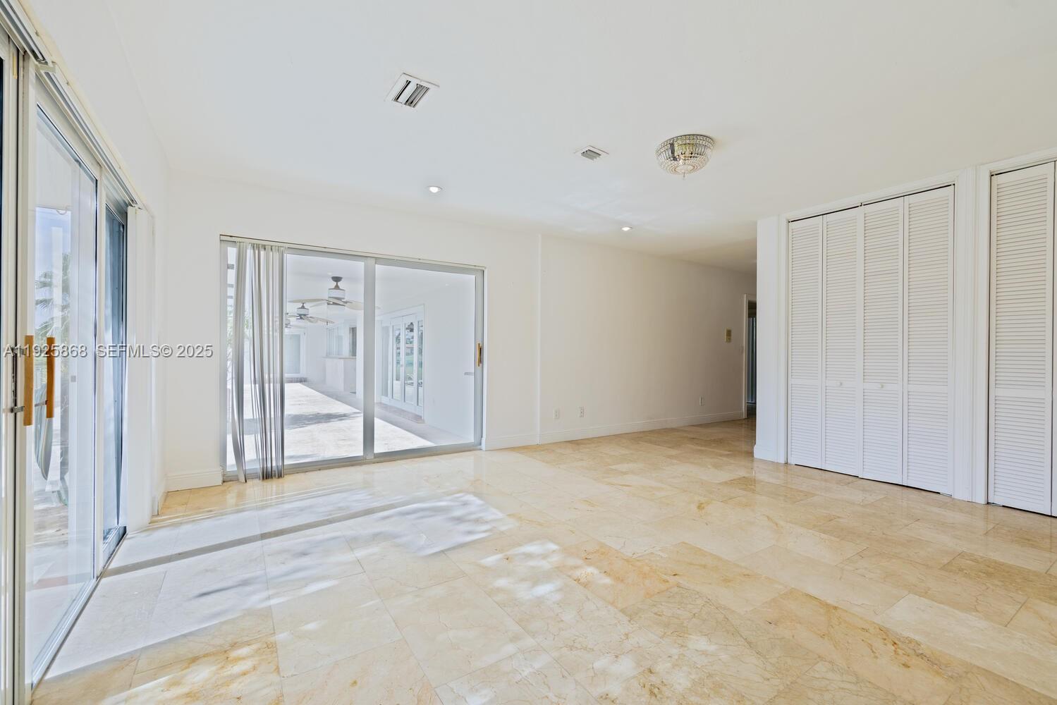 CHARLOTTE ESTATES - Residential Lease